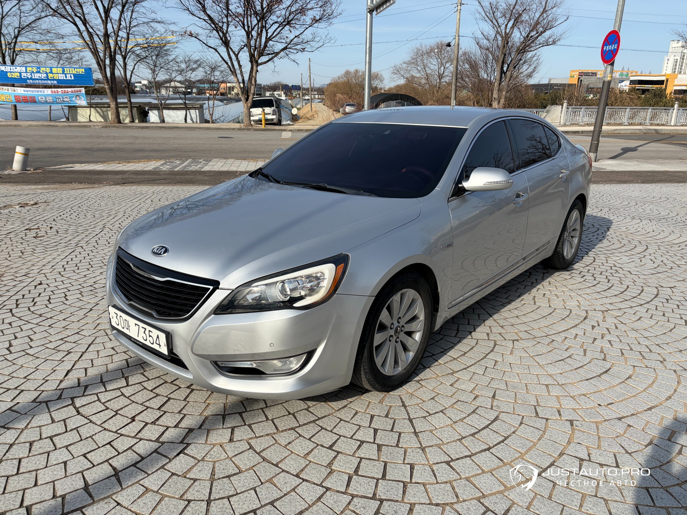 Автомобиль Kia K7