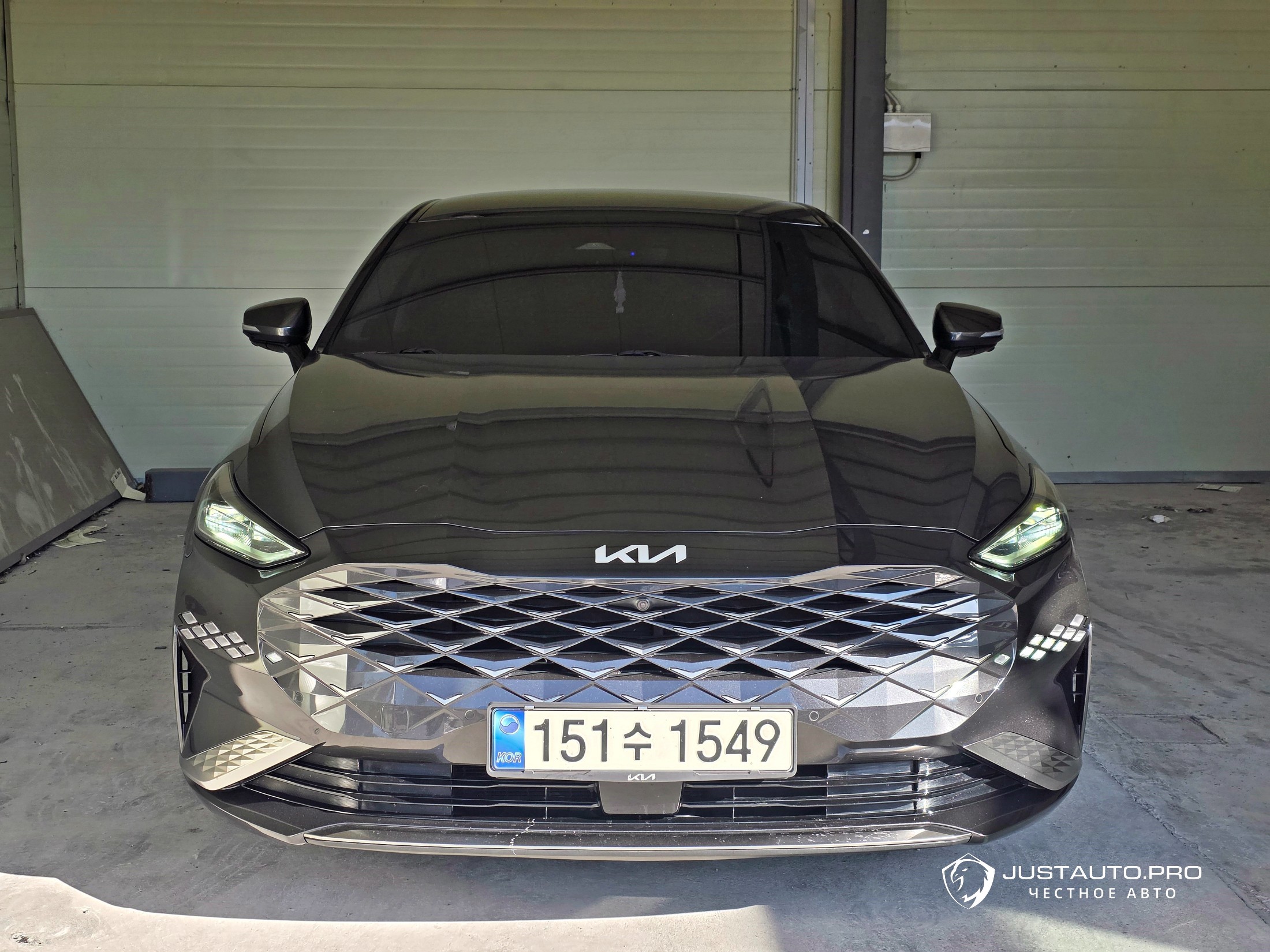 Автомобиль Kia K8