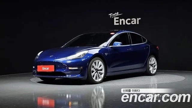Автомобиль Tesla Model 3