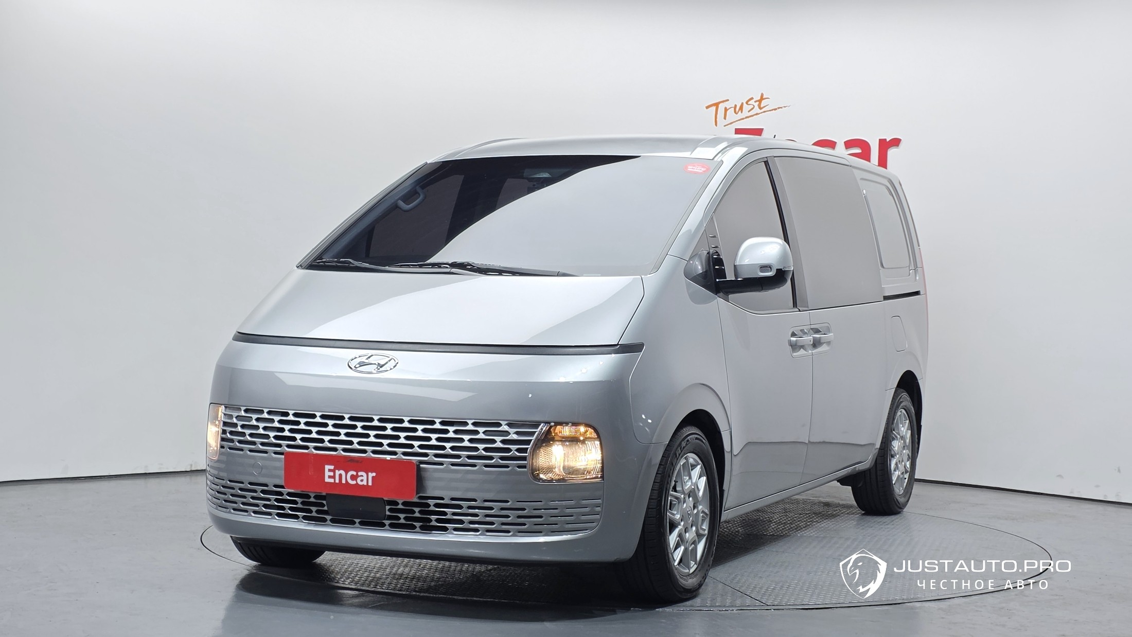 Автомобиль Hyundai Staria