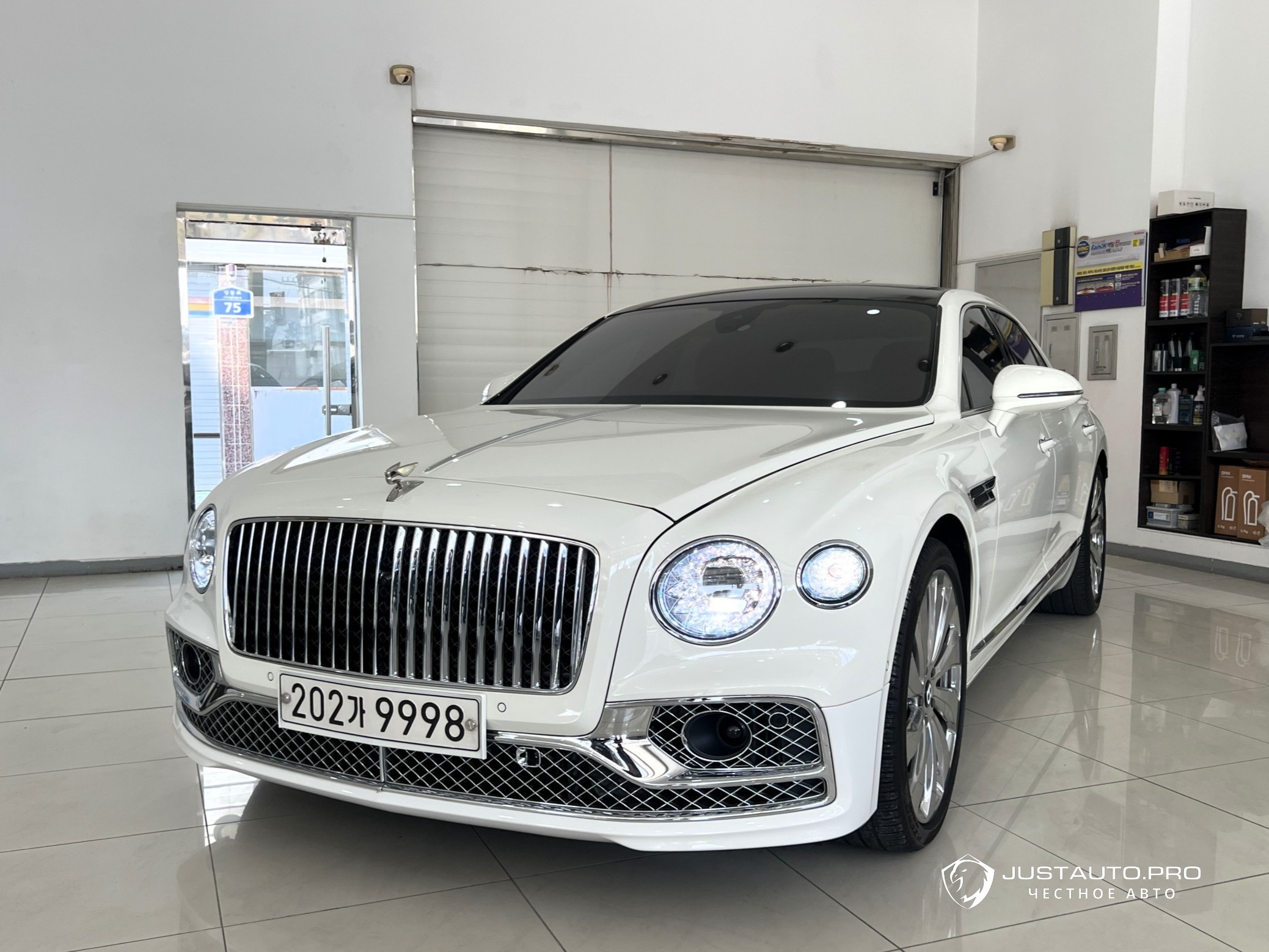 Автомобиль Bentley Flying Spur