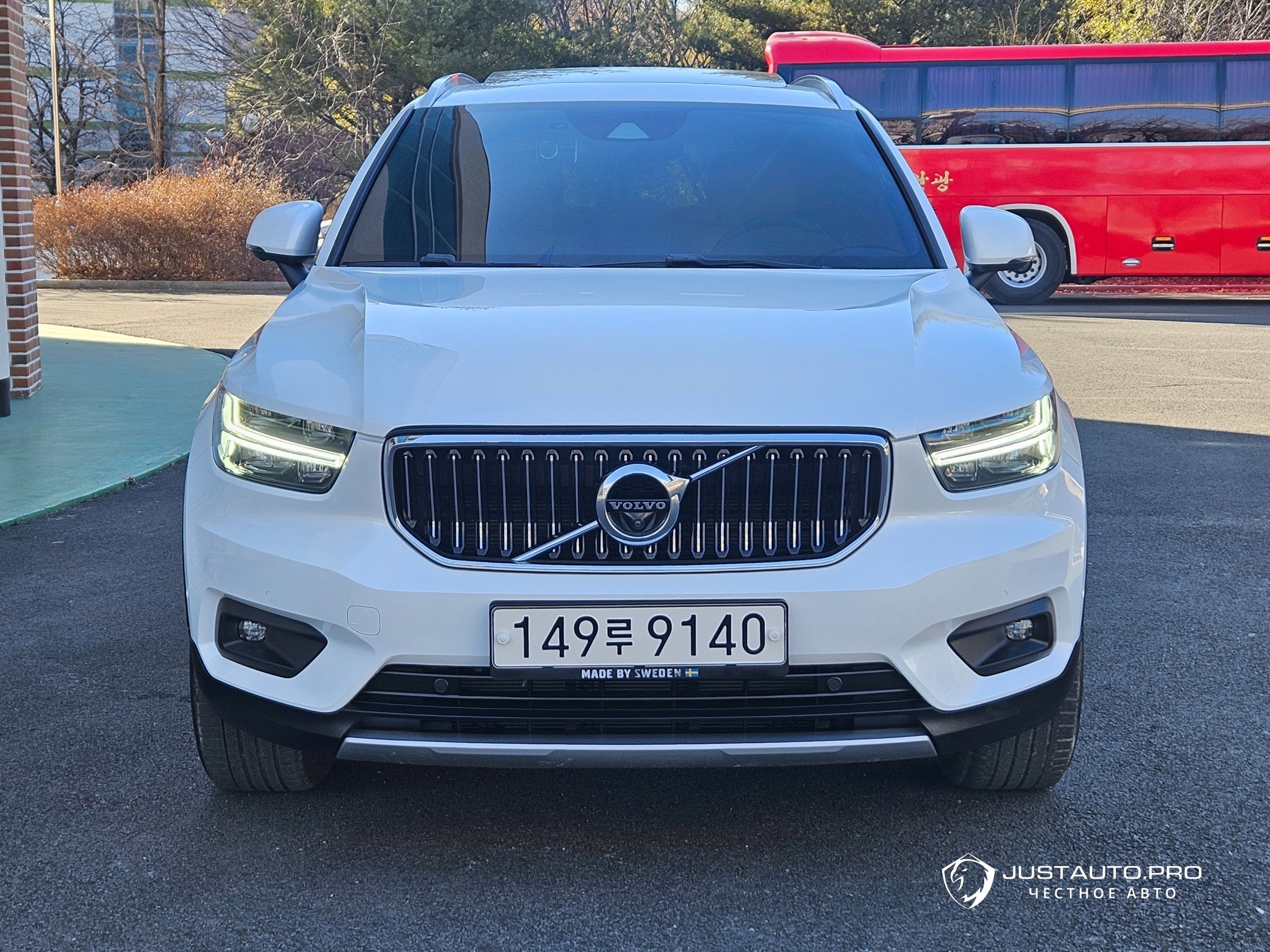 Автомобиль Volvo XC40