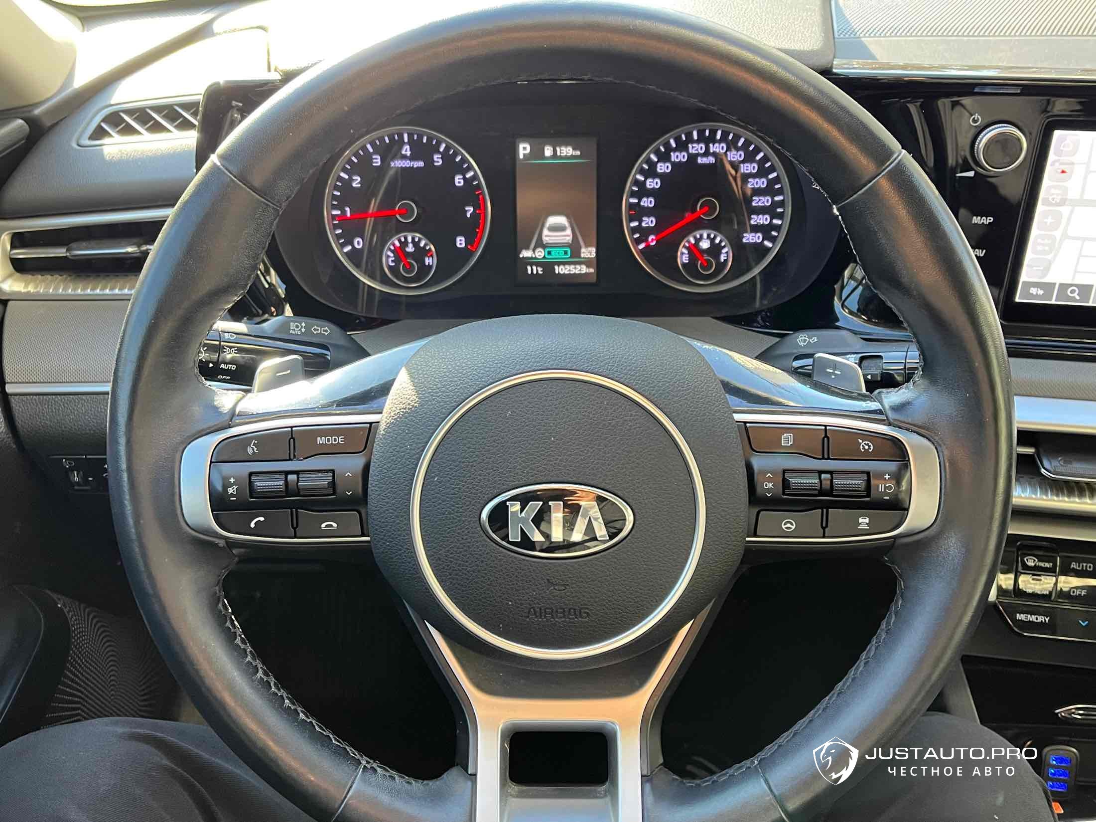 Автомобиль Kia K5