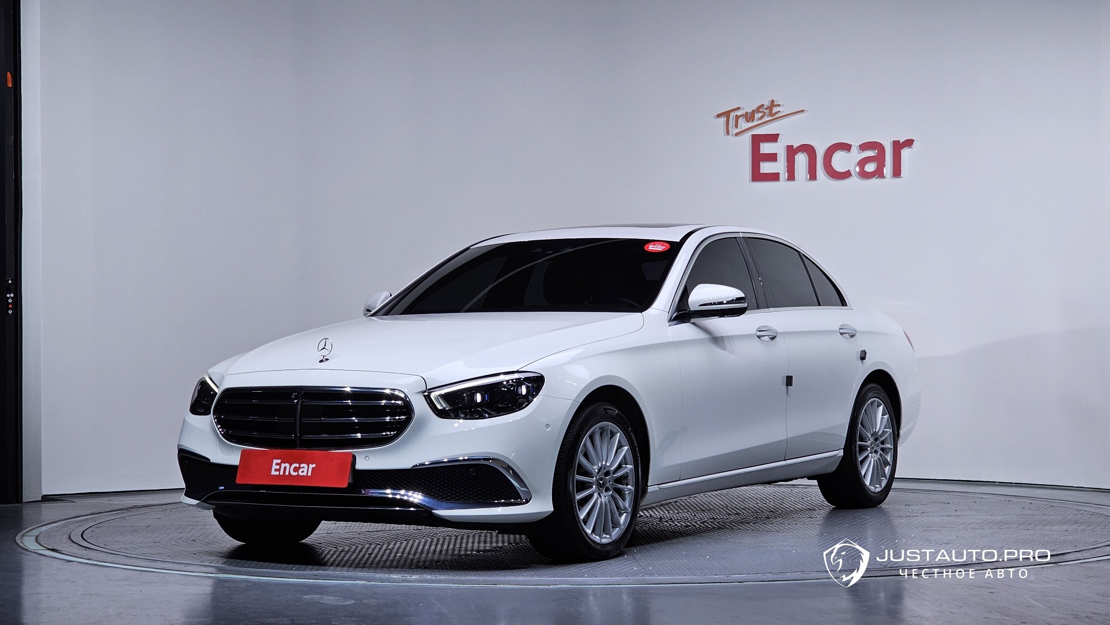 Автомобиль Mercedes-Benz E-Class