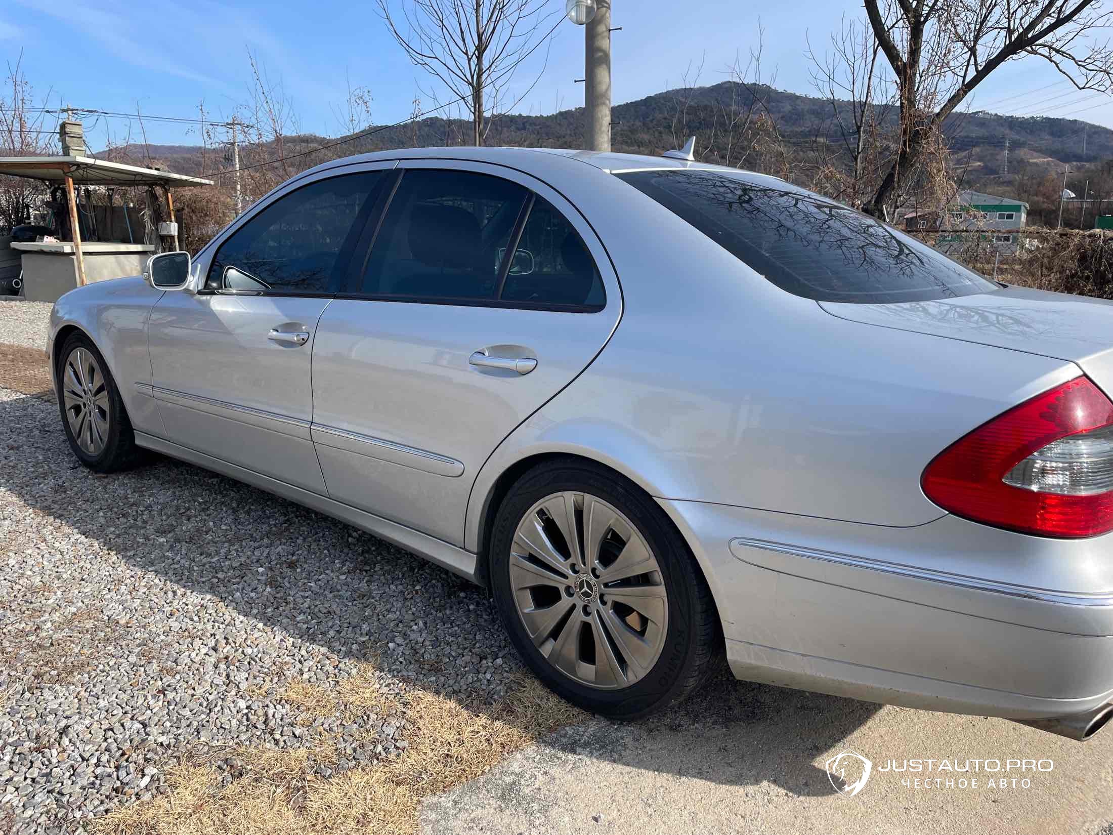 Автомобиль Mercedes-Benz E-Class