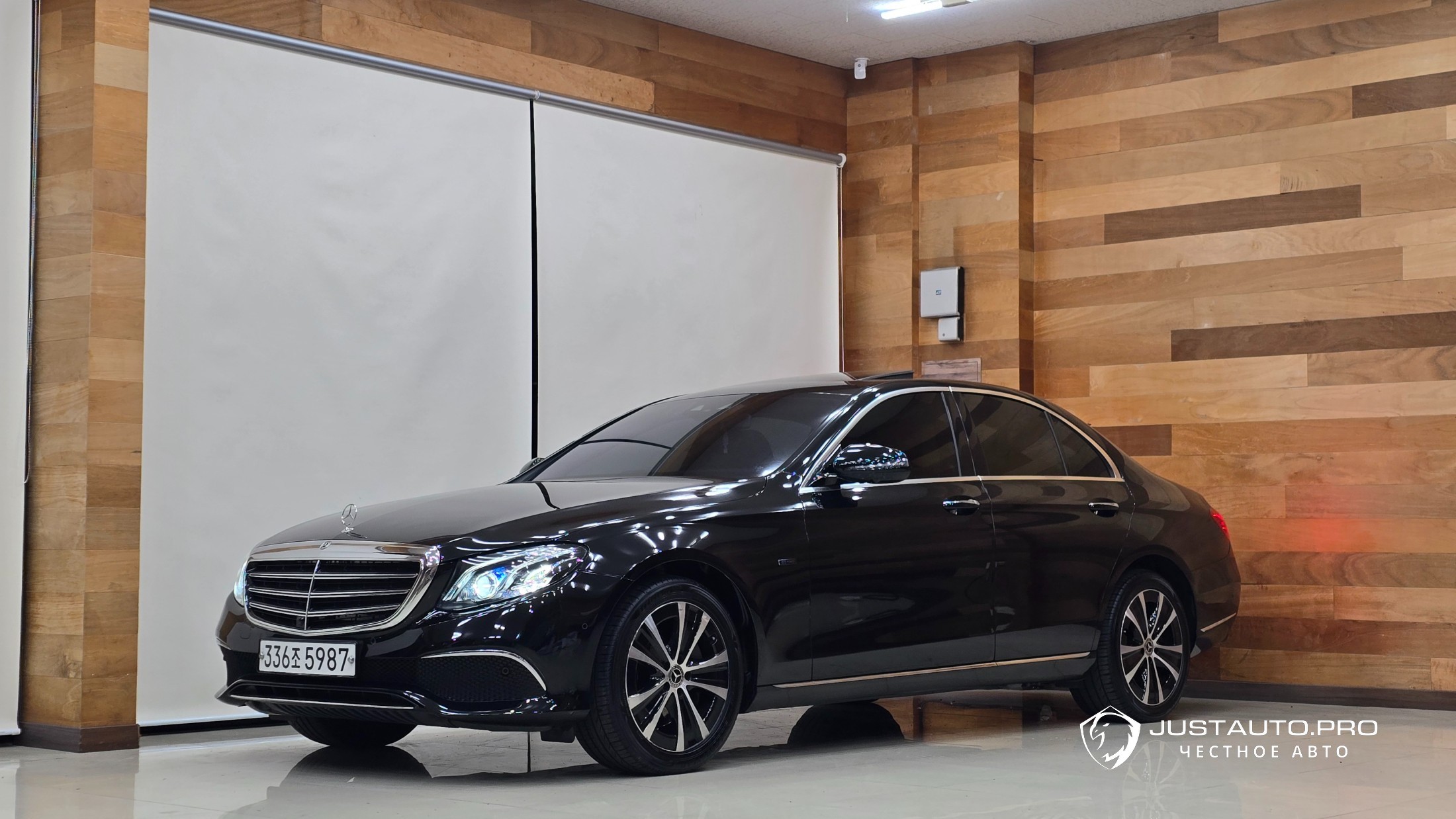 Автомобиль Mercedes-Benz E-Class