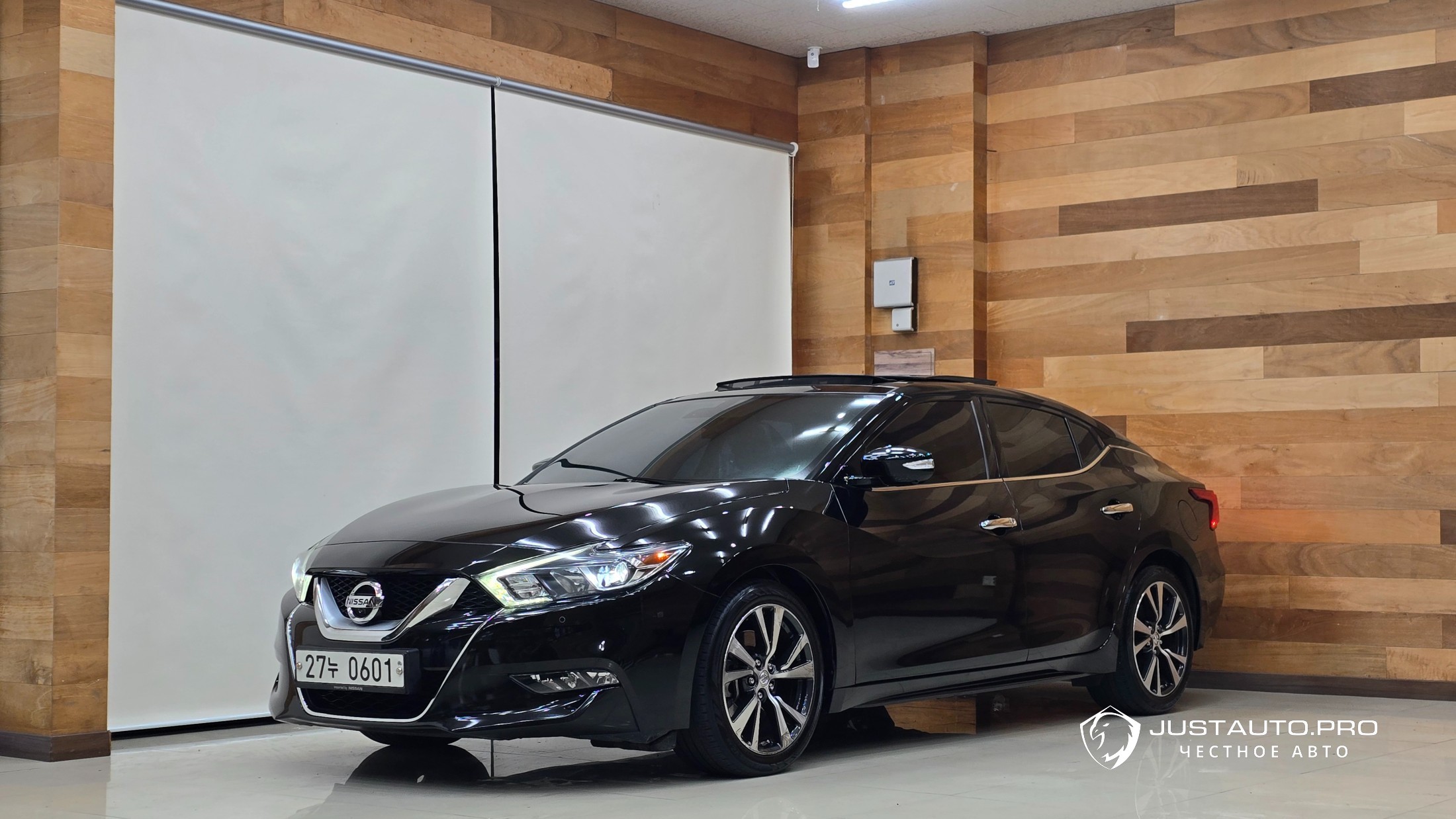 Автомобиль Nissan Maxima