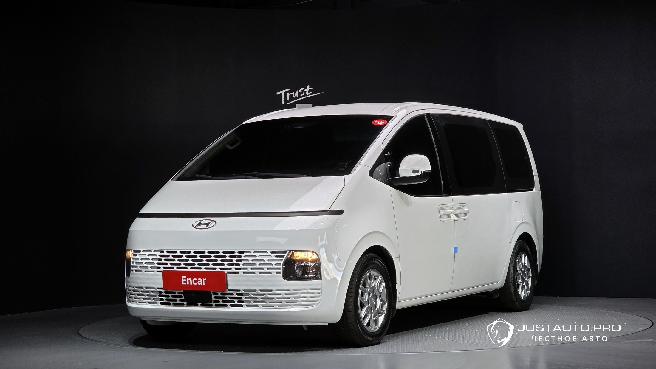 Автомобиль Hyundai Staria