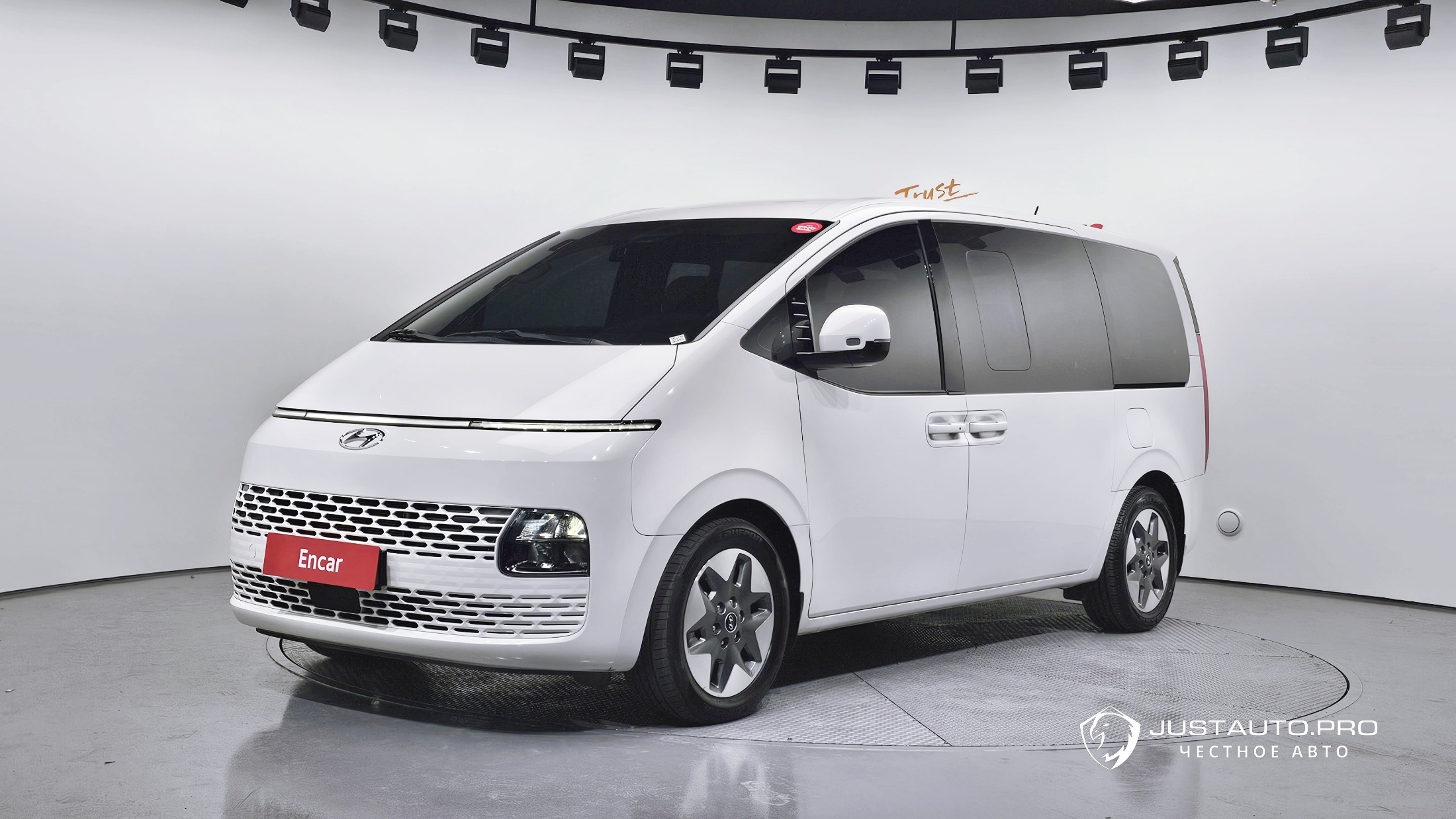 Автомобиль Hyundai Staria