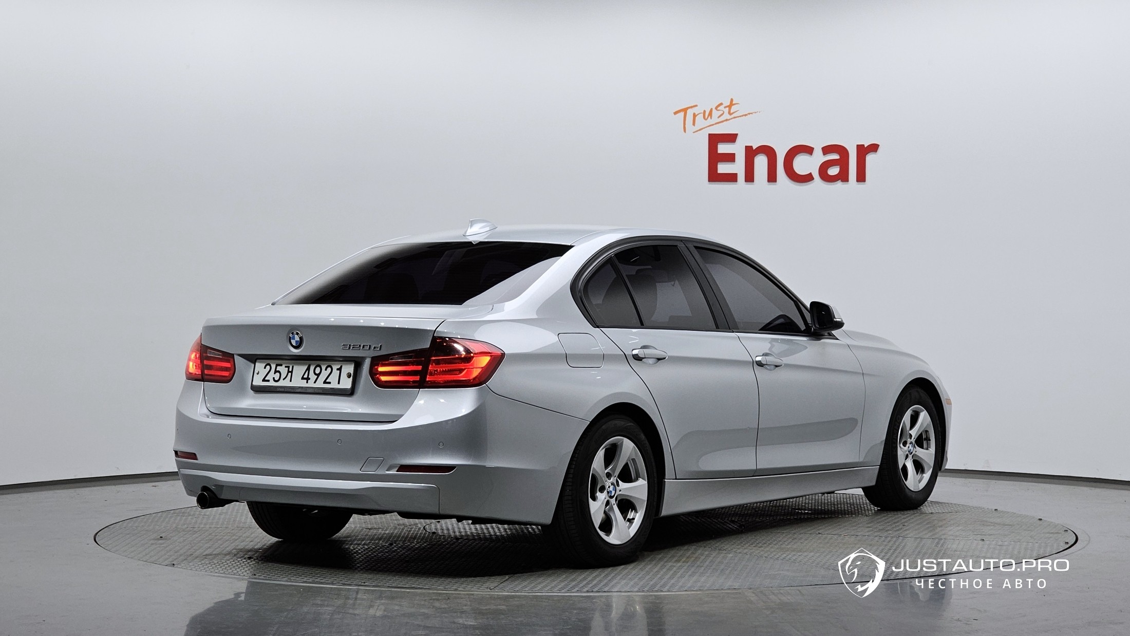 Автомобиль BMW 3-Series