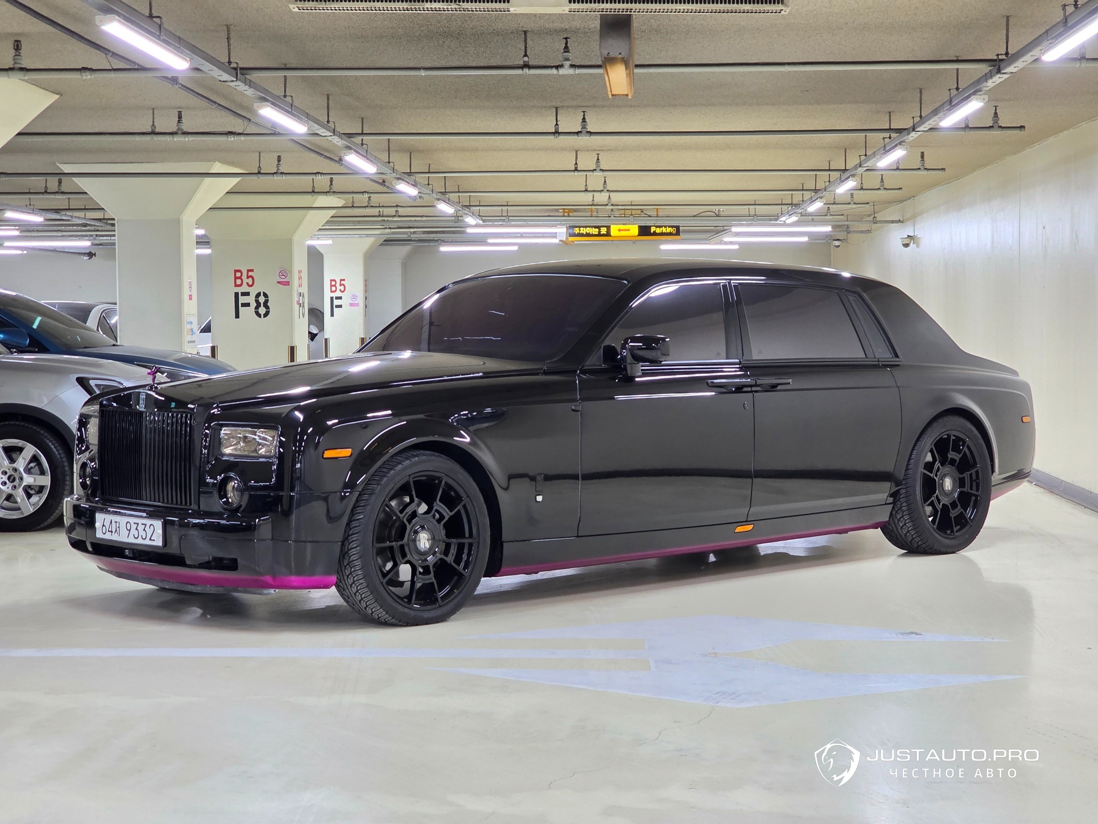 Автомобиль Rolls-Royce Phantom