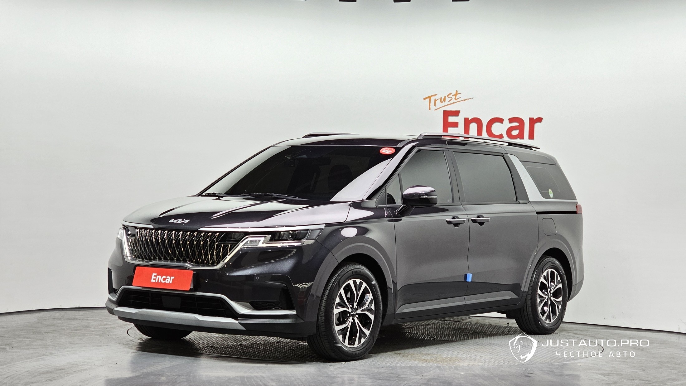 Автомобиль Kia Canival
