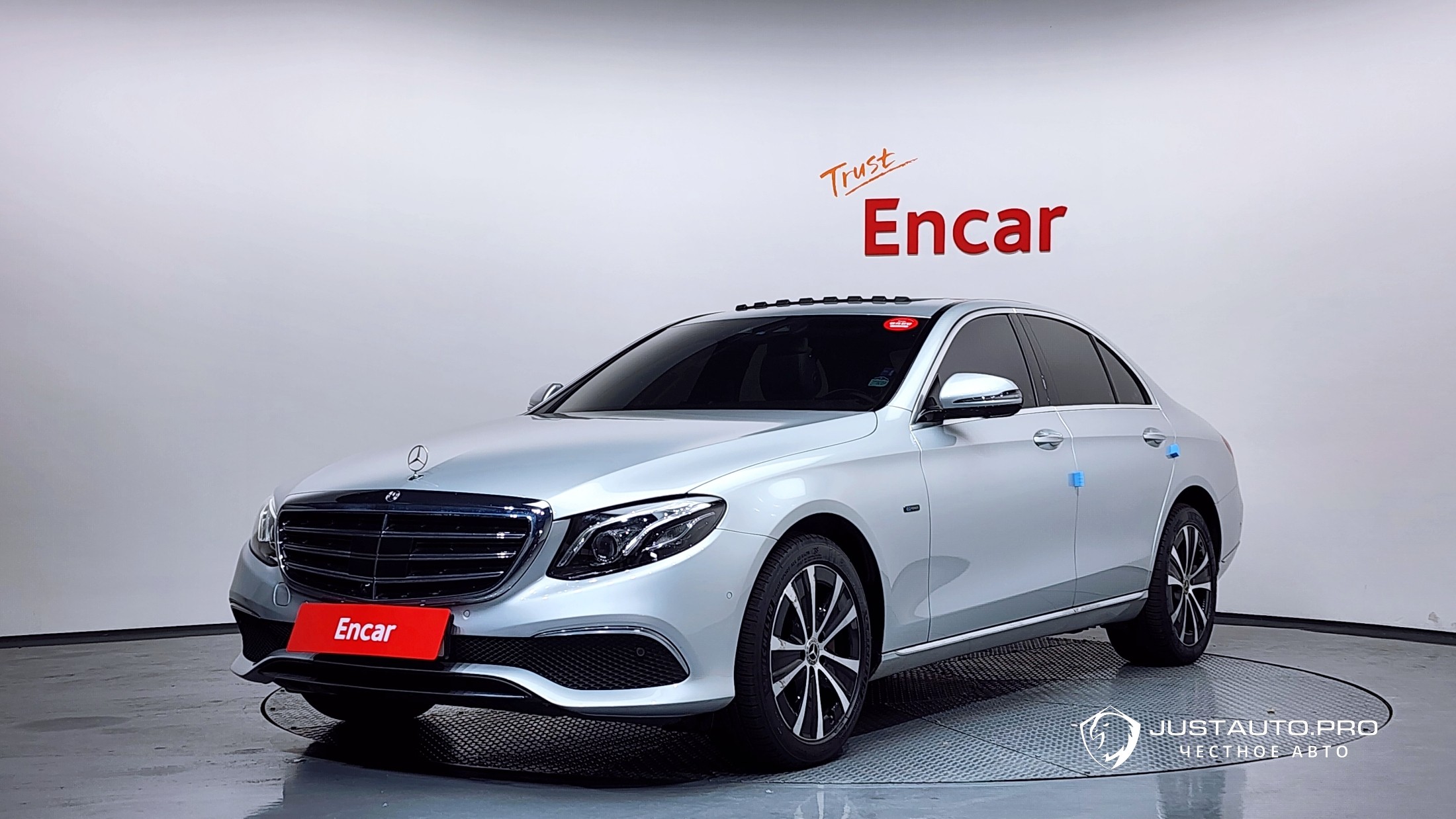 Автомобиль Mercedes-Benz E-Class
