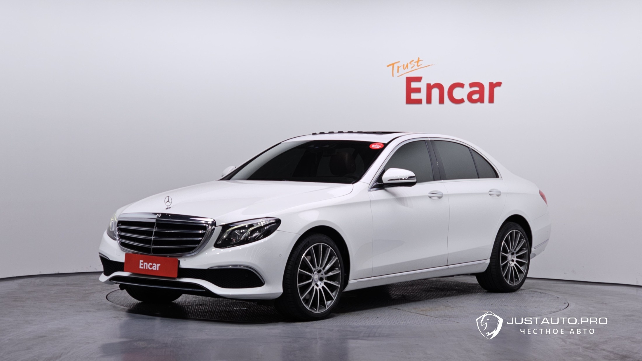 Автомобиль Mercedes-Benz E-Class