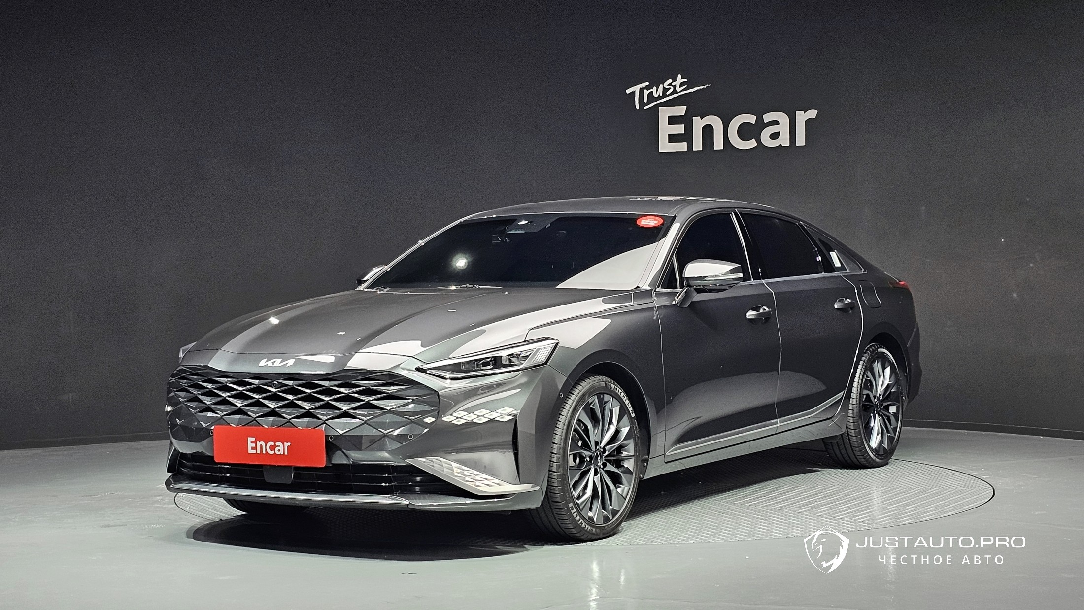 Автомобиль Kia K8