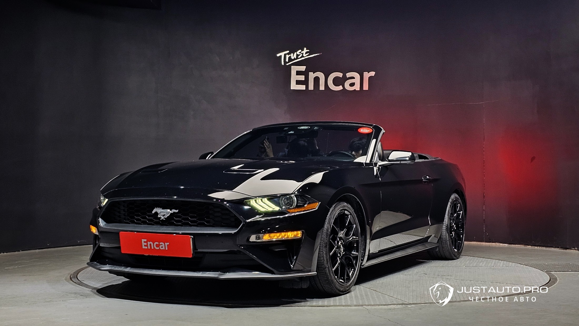 Автомобиль Ford Mustang
