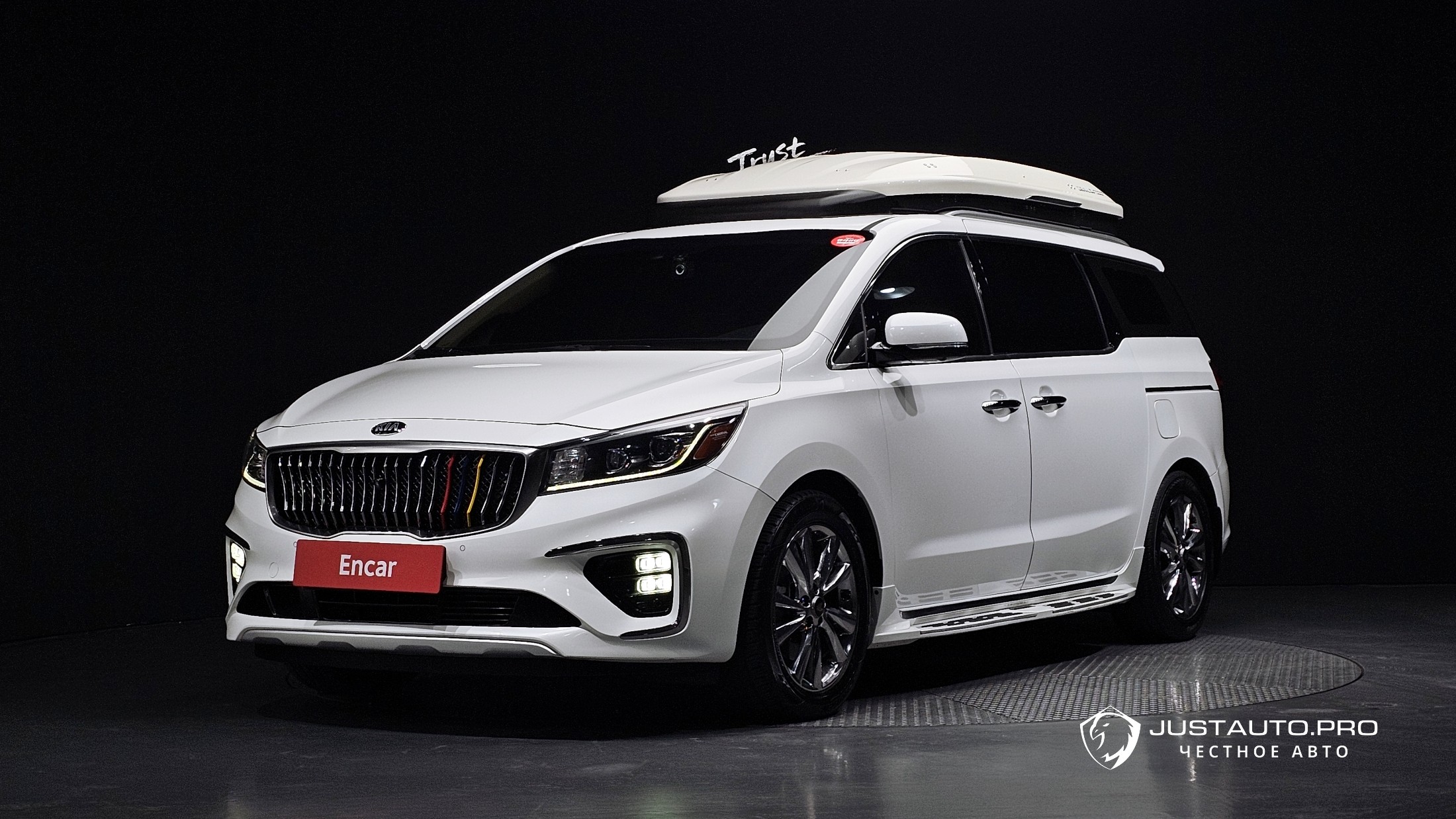 Автомобиль Kia Canival