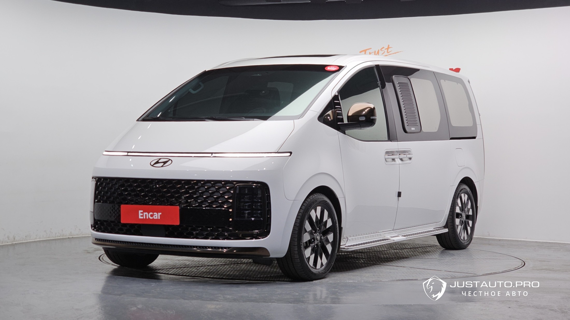 Автомобиль Hyundai Staria