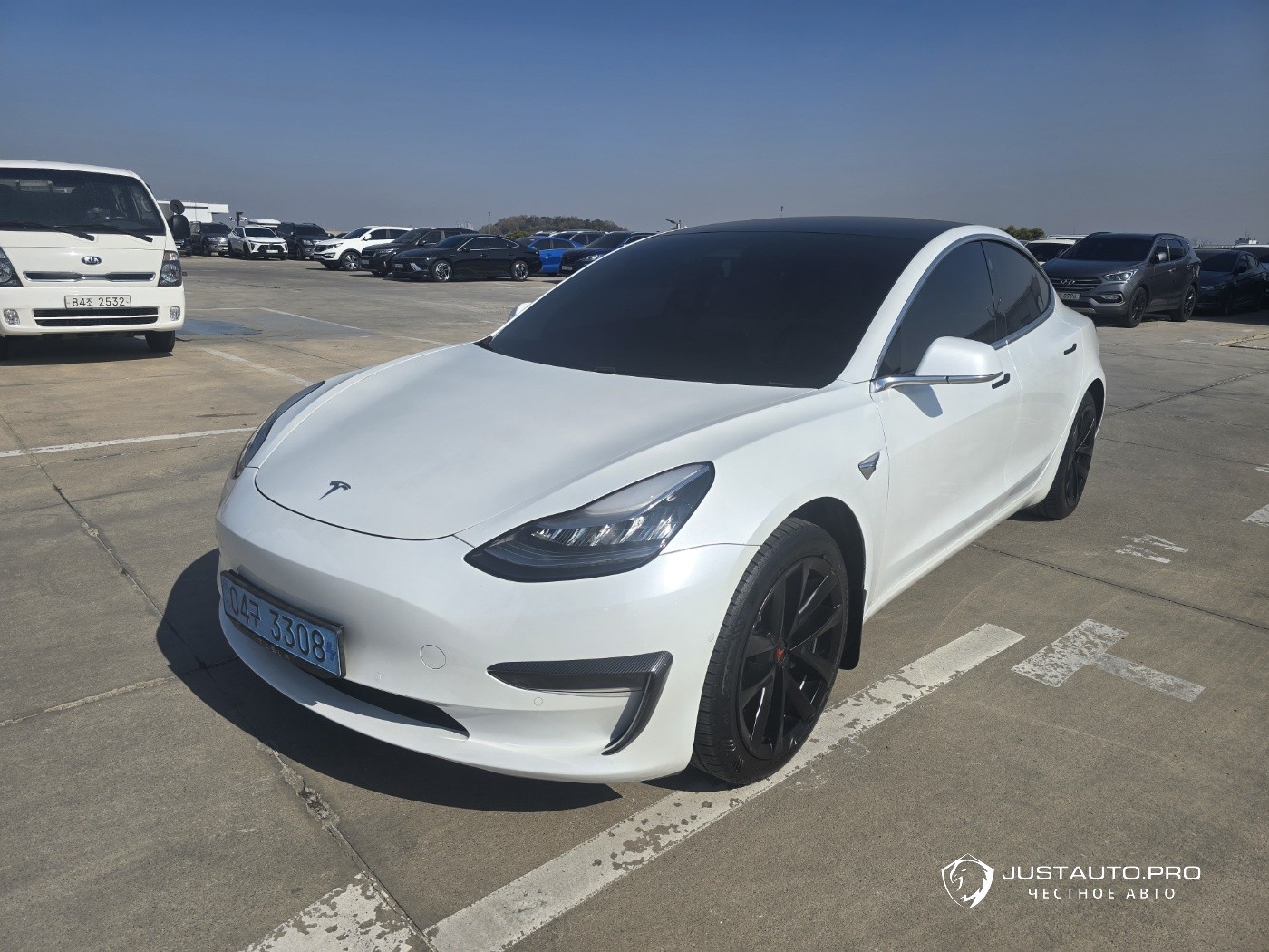 Автомобиль Tesla Model 3