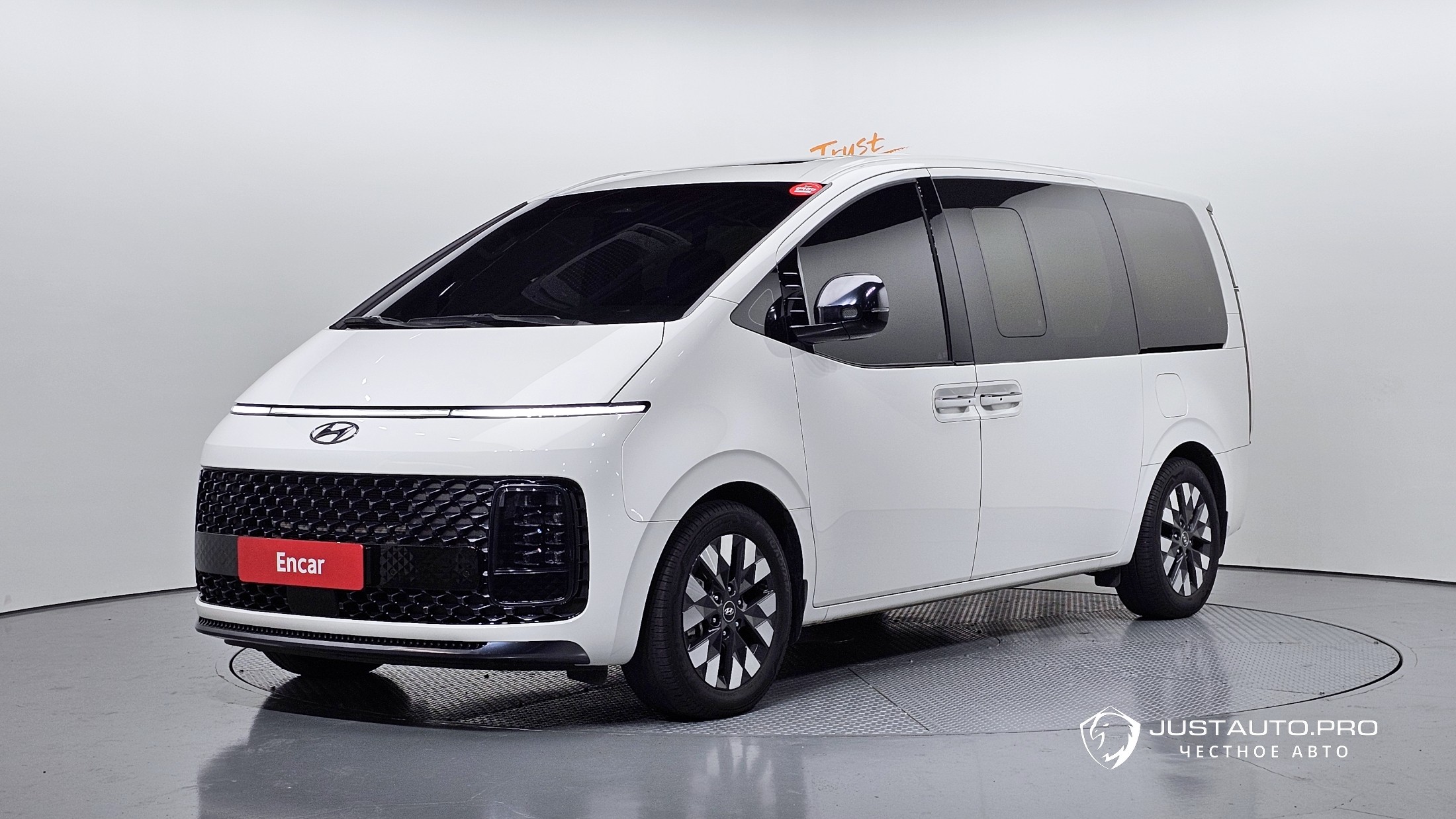 Автомобиль Hyundai Staria