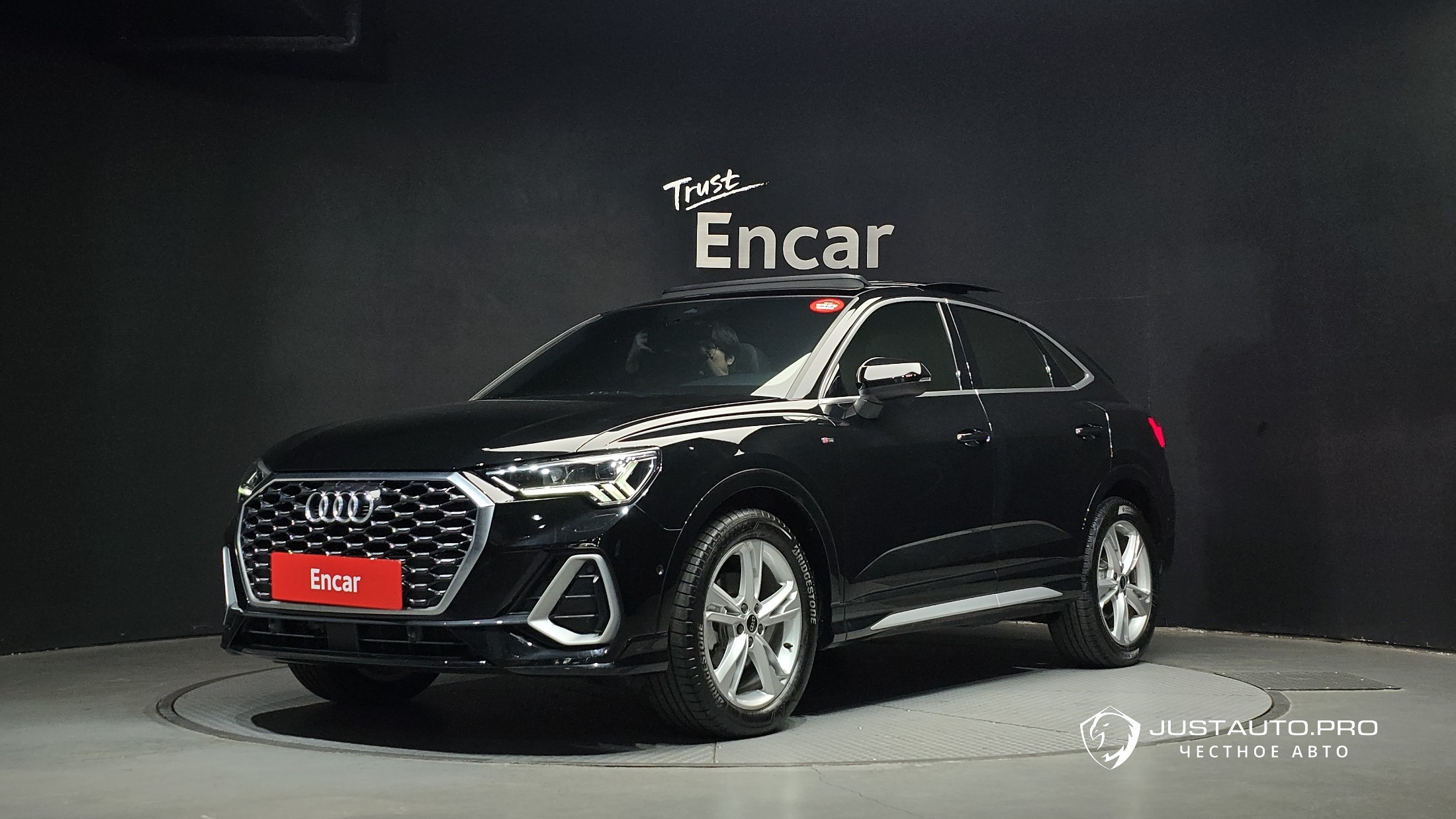 Автомобиль Audi Q3