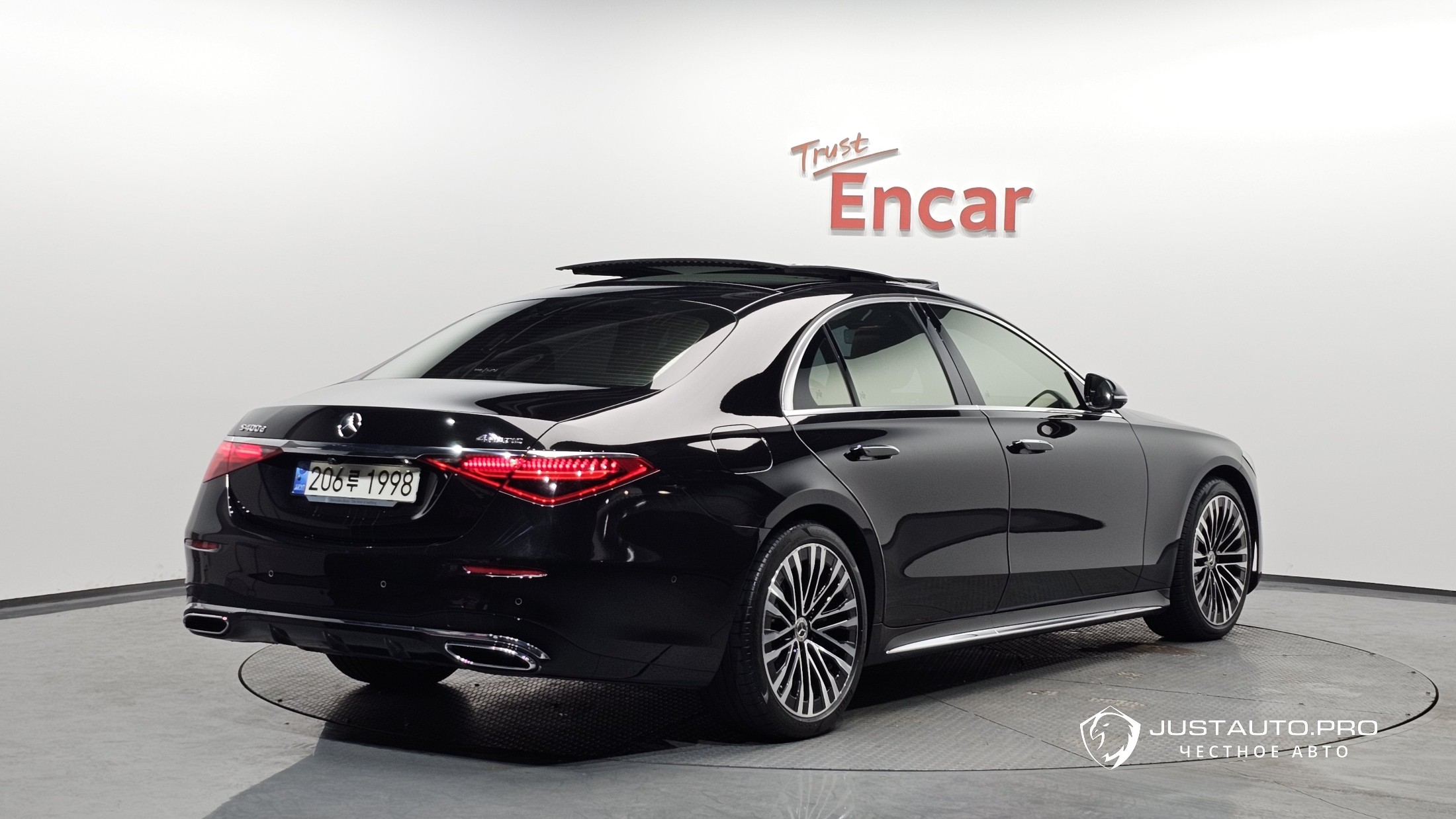 Автомобиль Mercedes-Benz S-Class