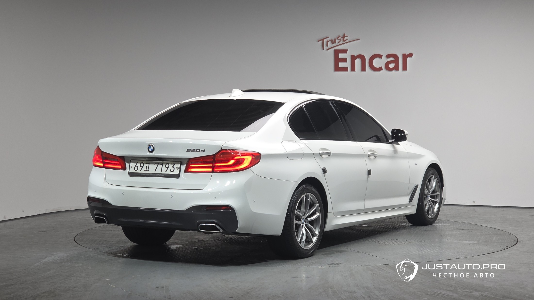 Автомобиль BMW 5-Series