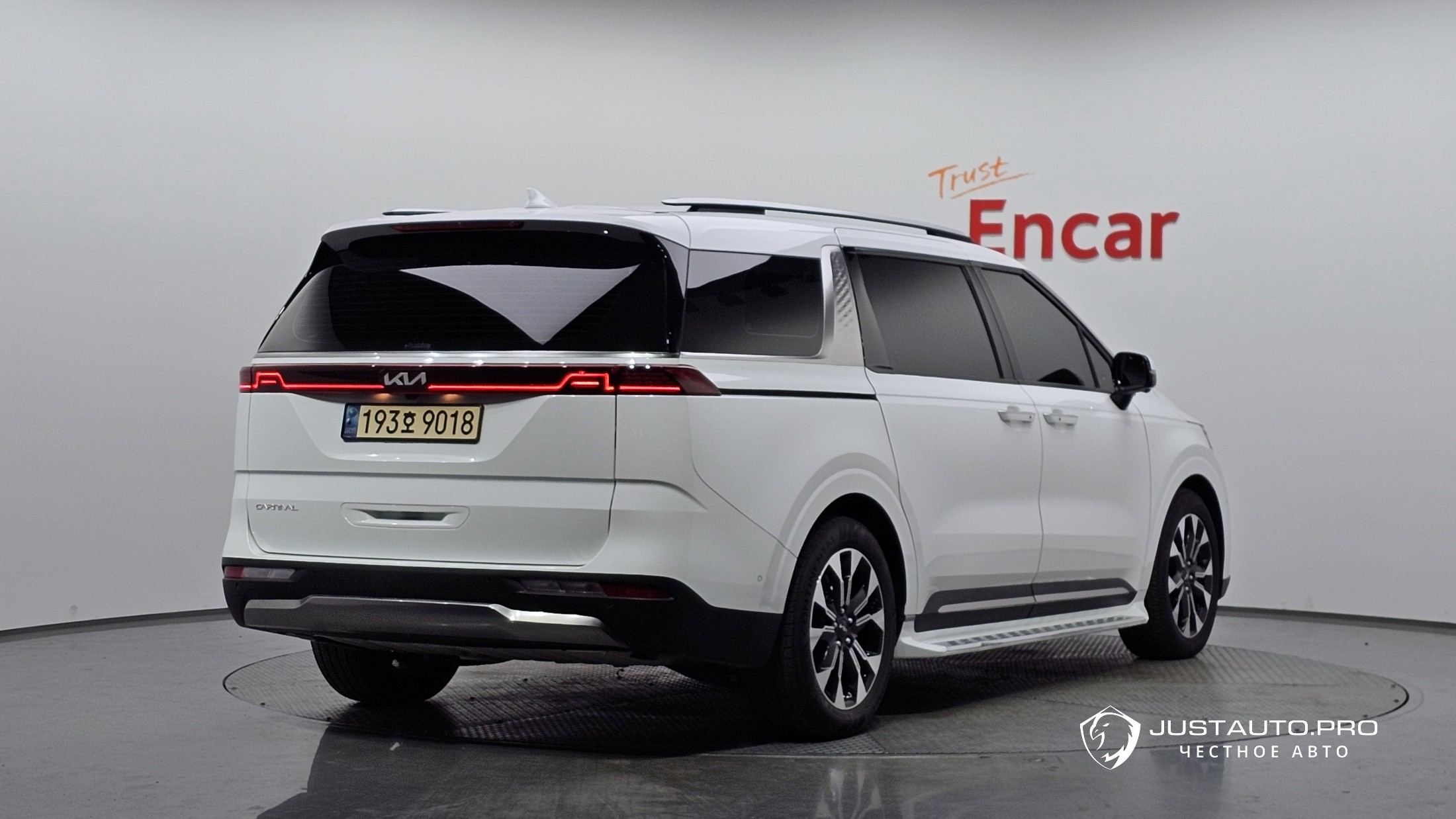 Автомобиль Kia Canival