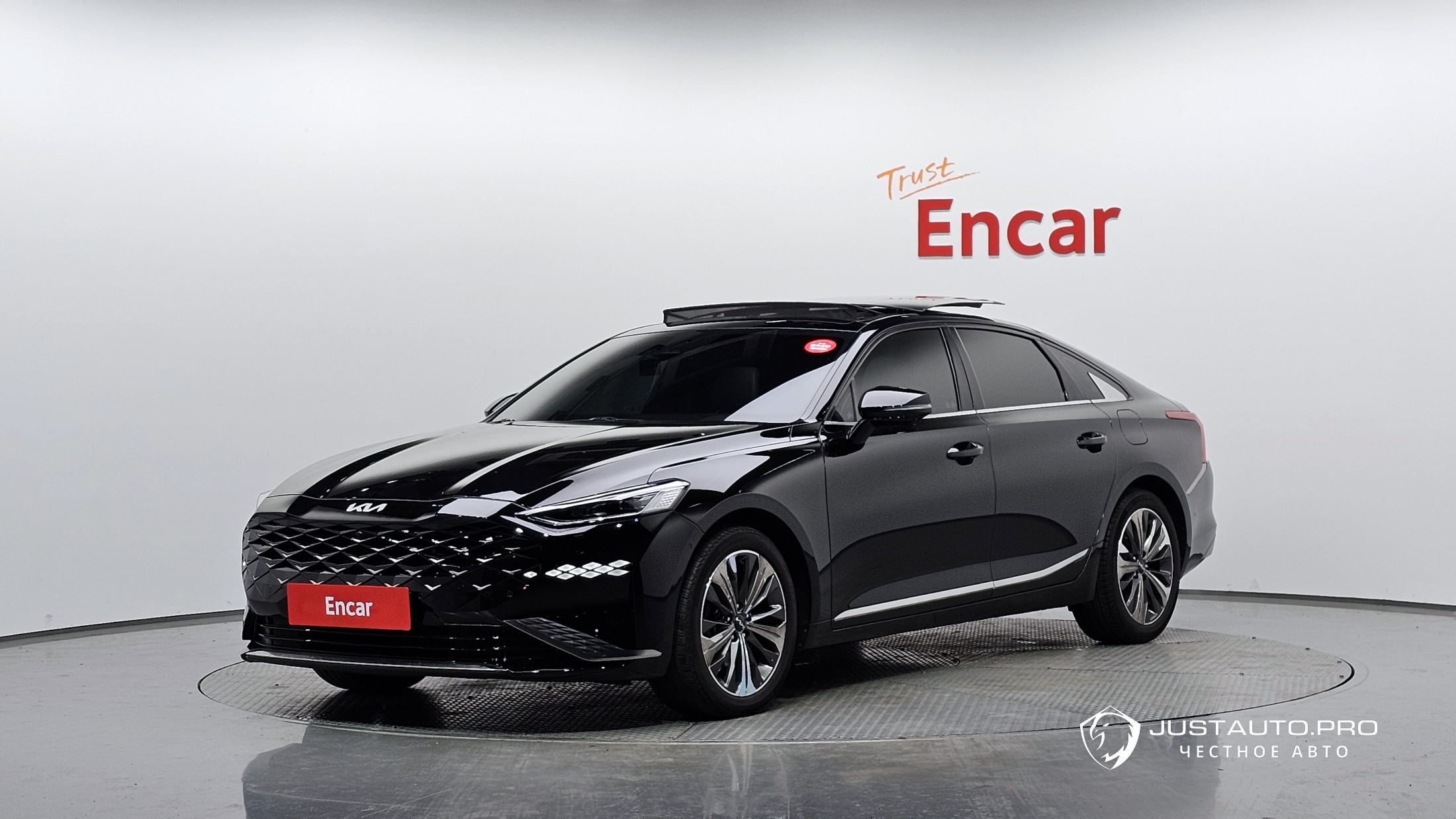 Автомобиль Kia K8