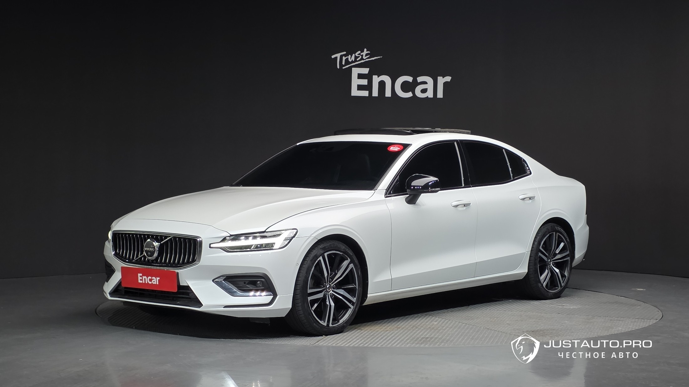 Автомобиль Volvo S60