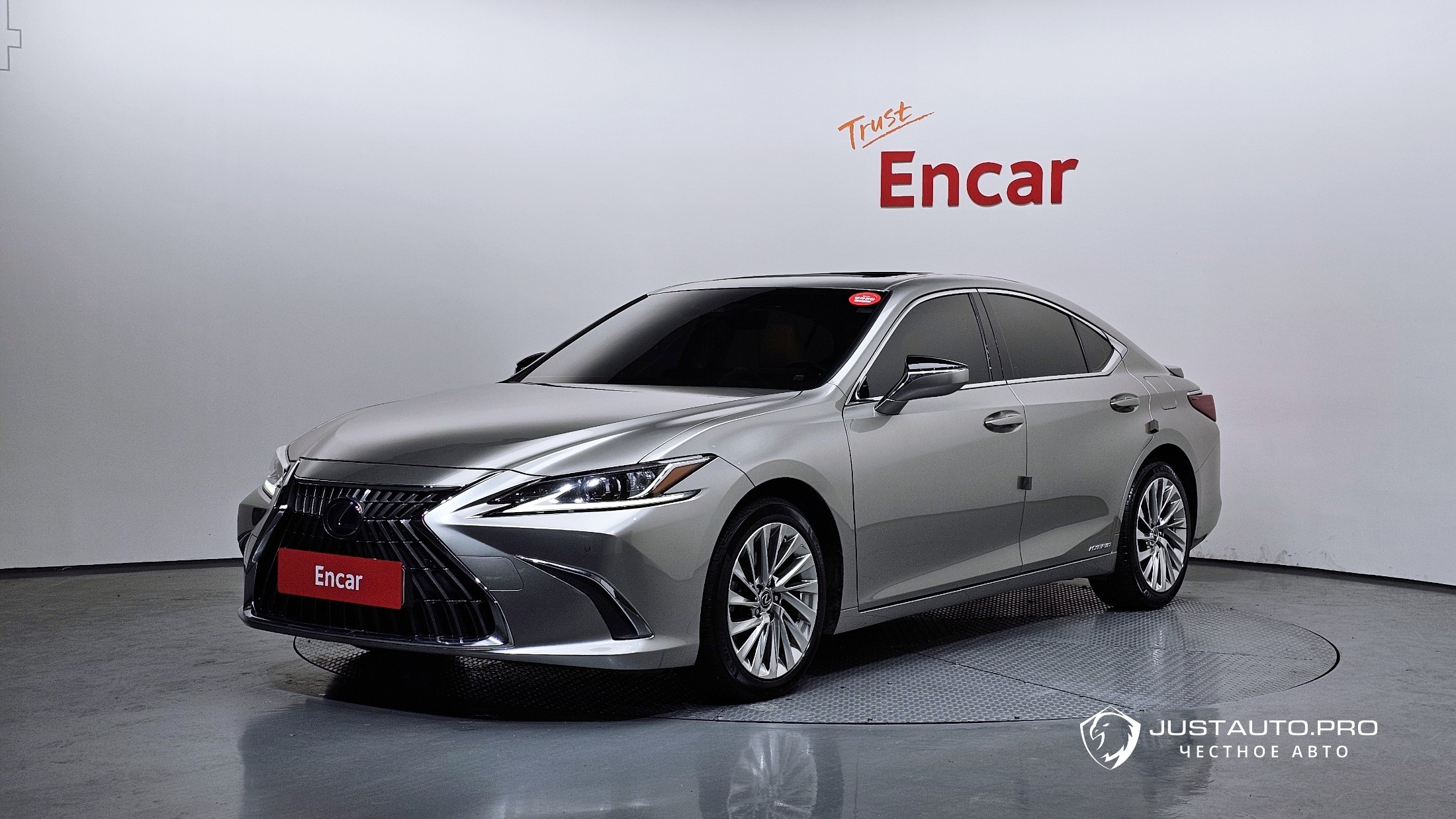 Автомобиль Lexus ES