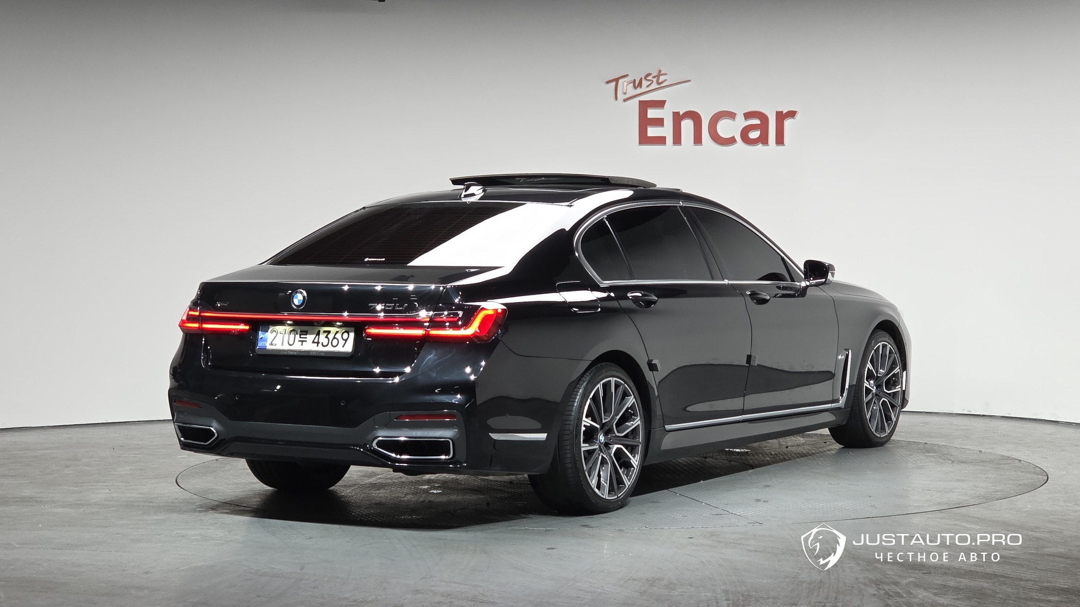 Автомобиль BMW 7-Series