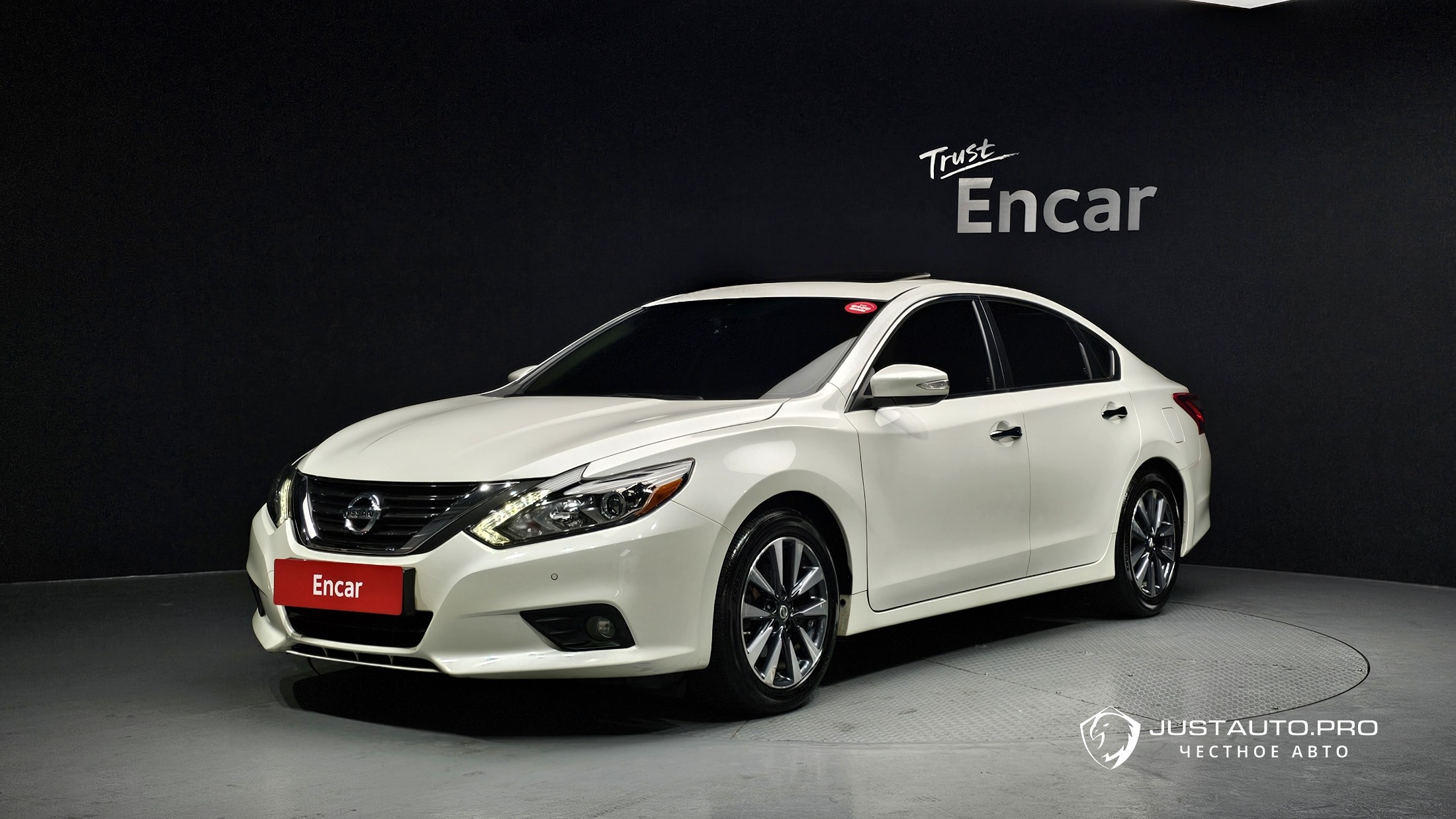 Автомобиль Nissan Altima