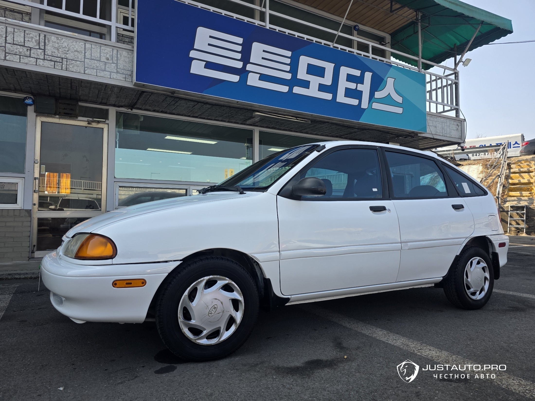 Автомобиль Kia Avella