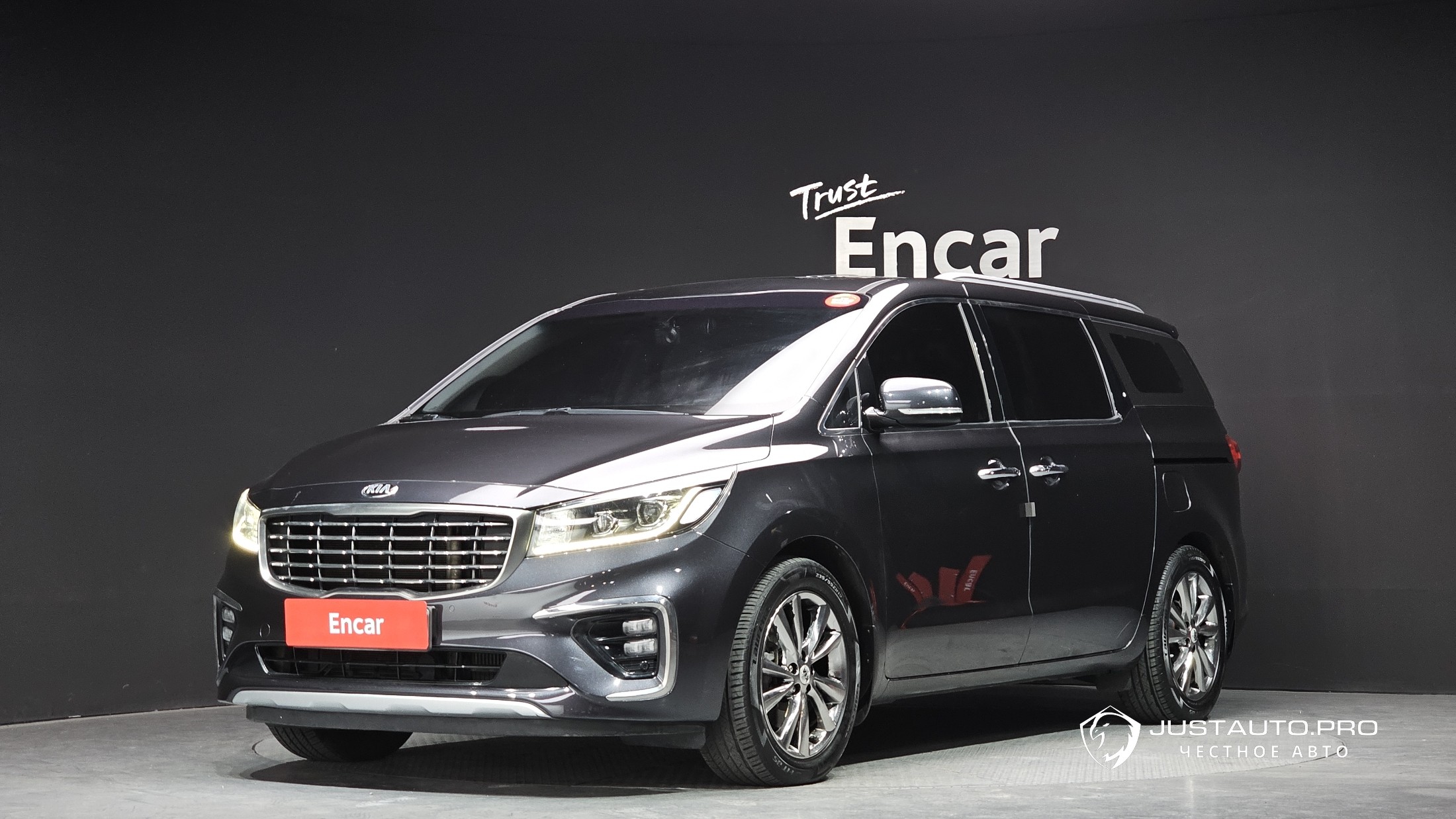 Автомобиль Kia Canival