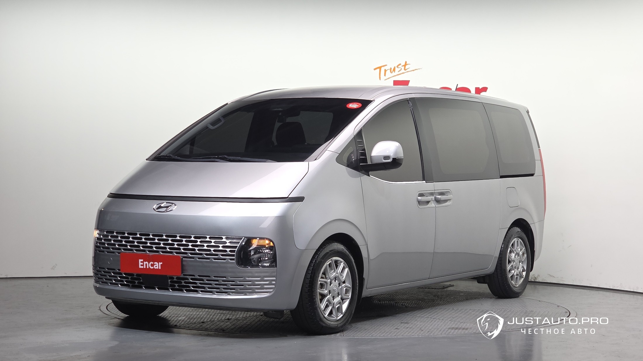 Автомобиль Hyundai Staria