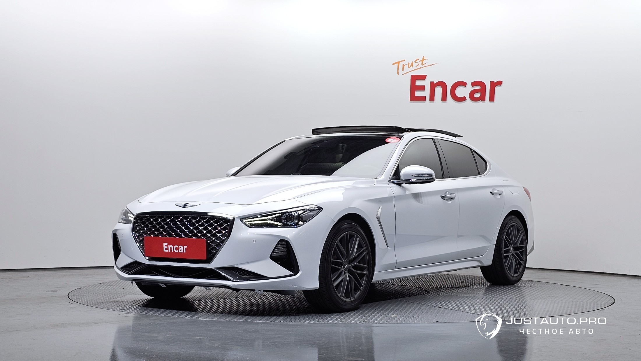 Автомобиль Genesis G70