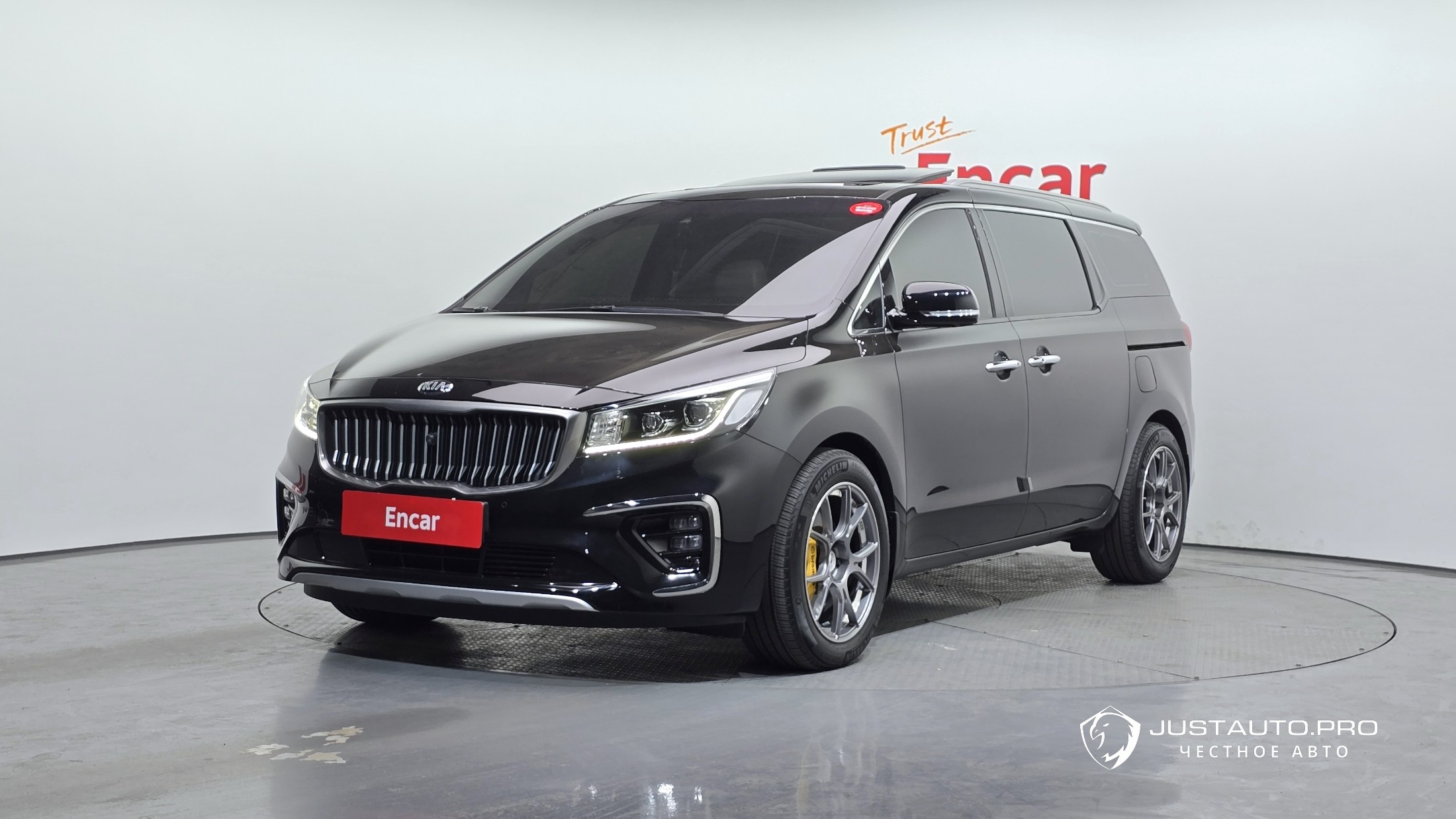 Автомобиль Kia Canival