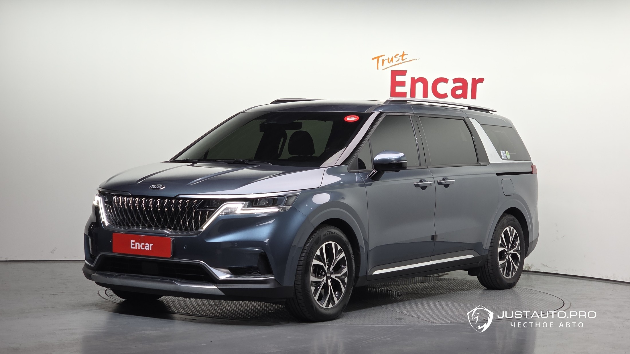 Автомобиль Kia Canival