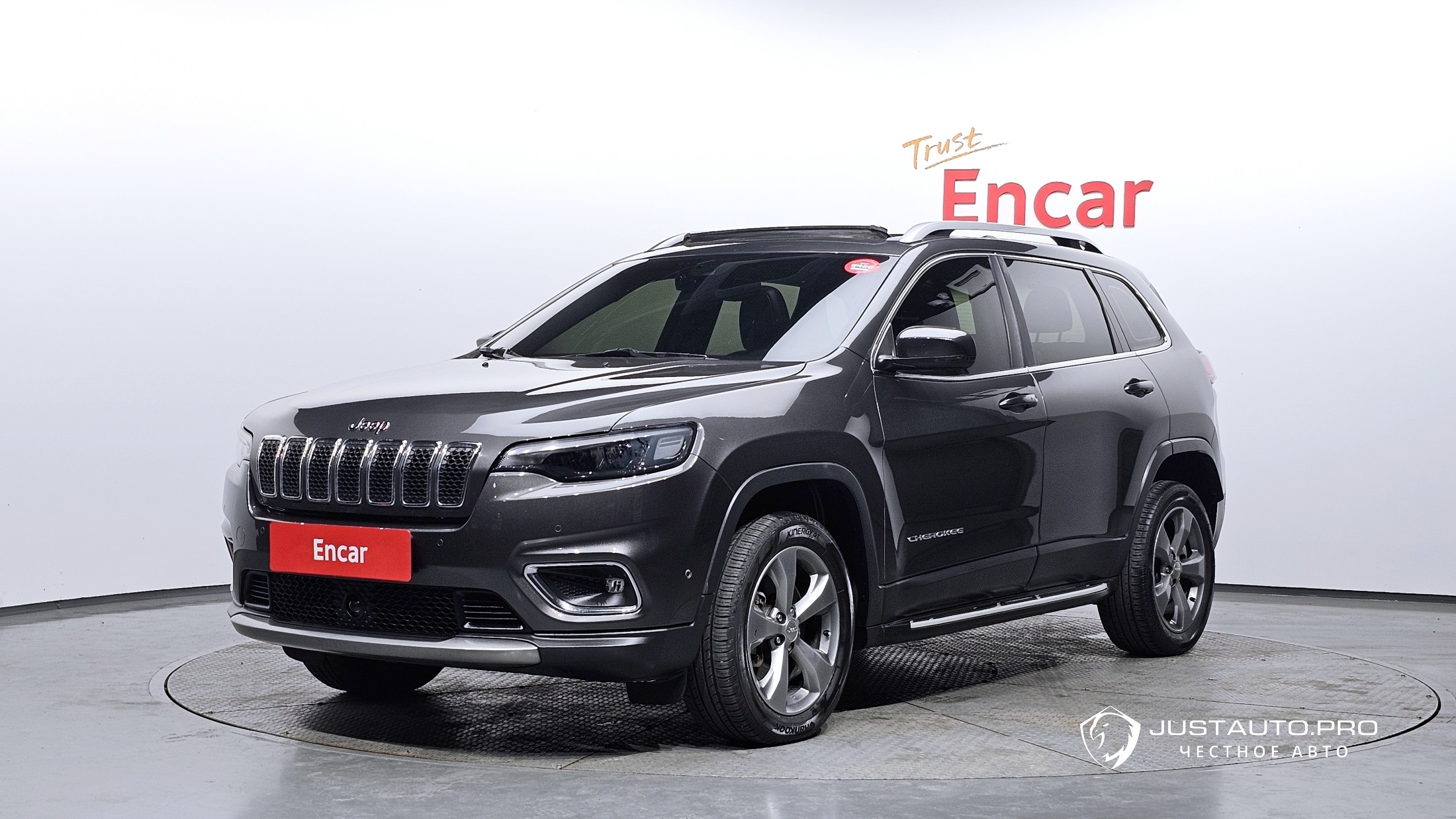Автомобиль Jeep Cherokee