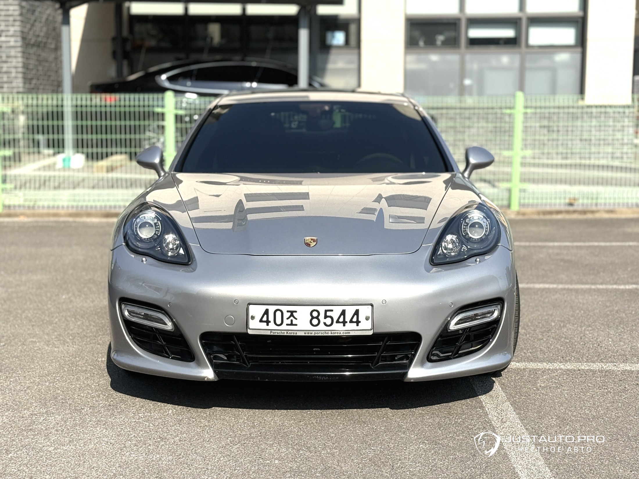 Автомобиль Porsche Panamera
