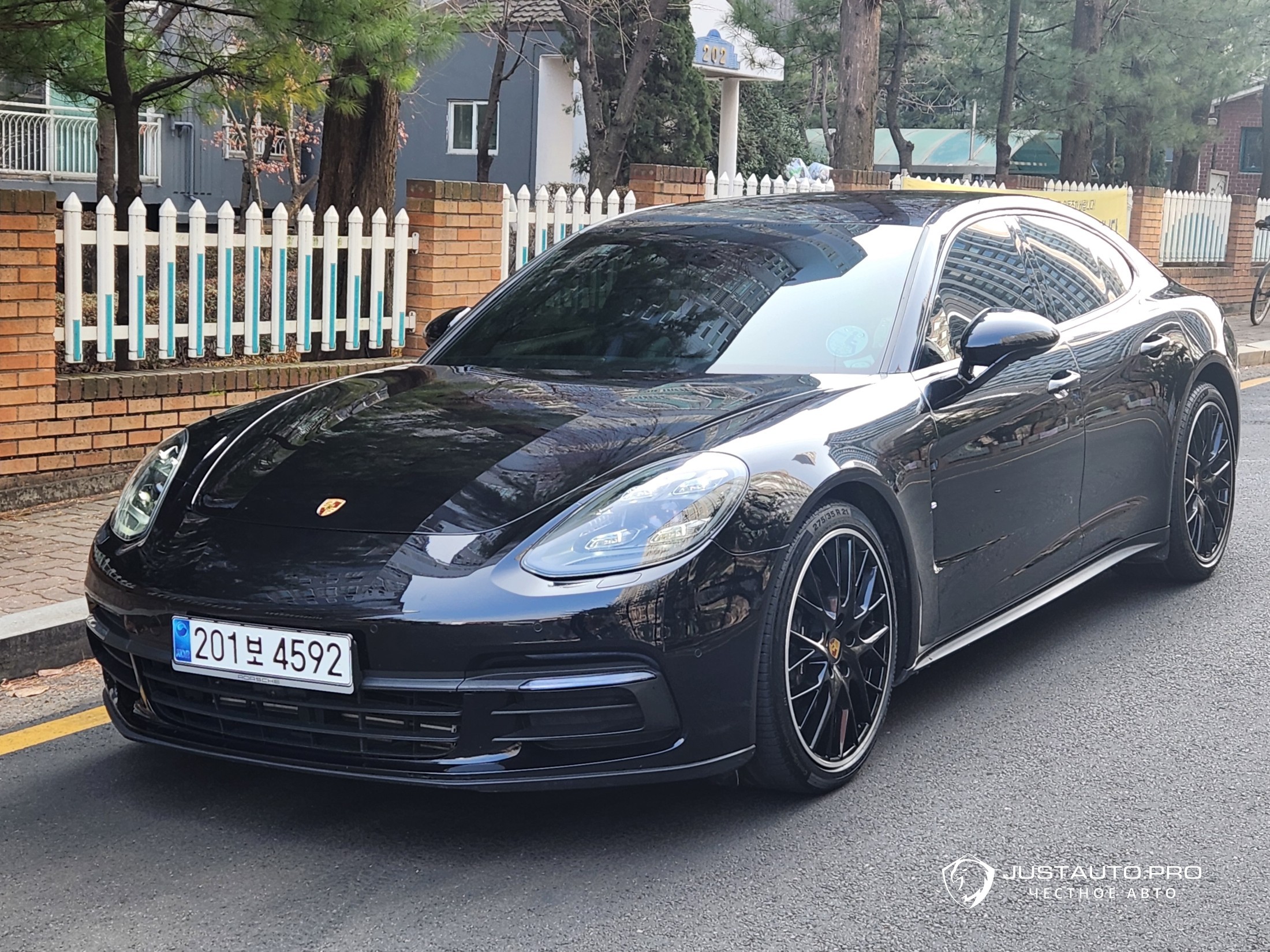 Автомобиль Porsche Panamera