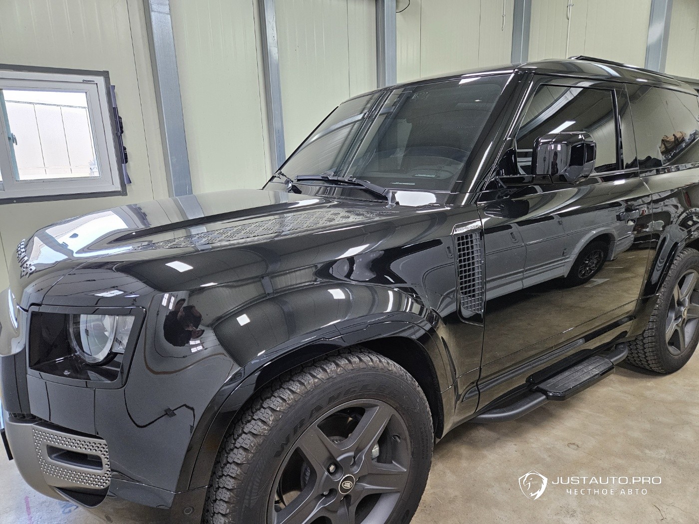 Автомобиль Land Rover Defender