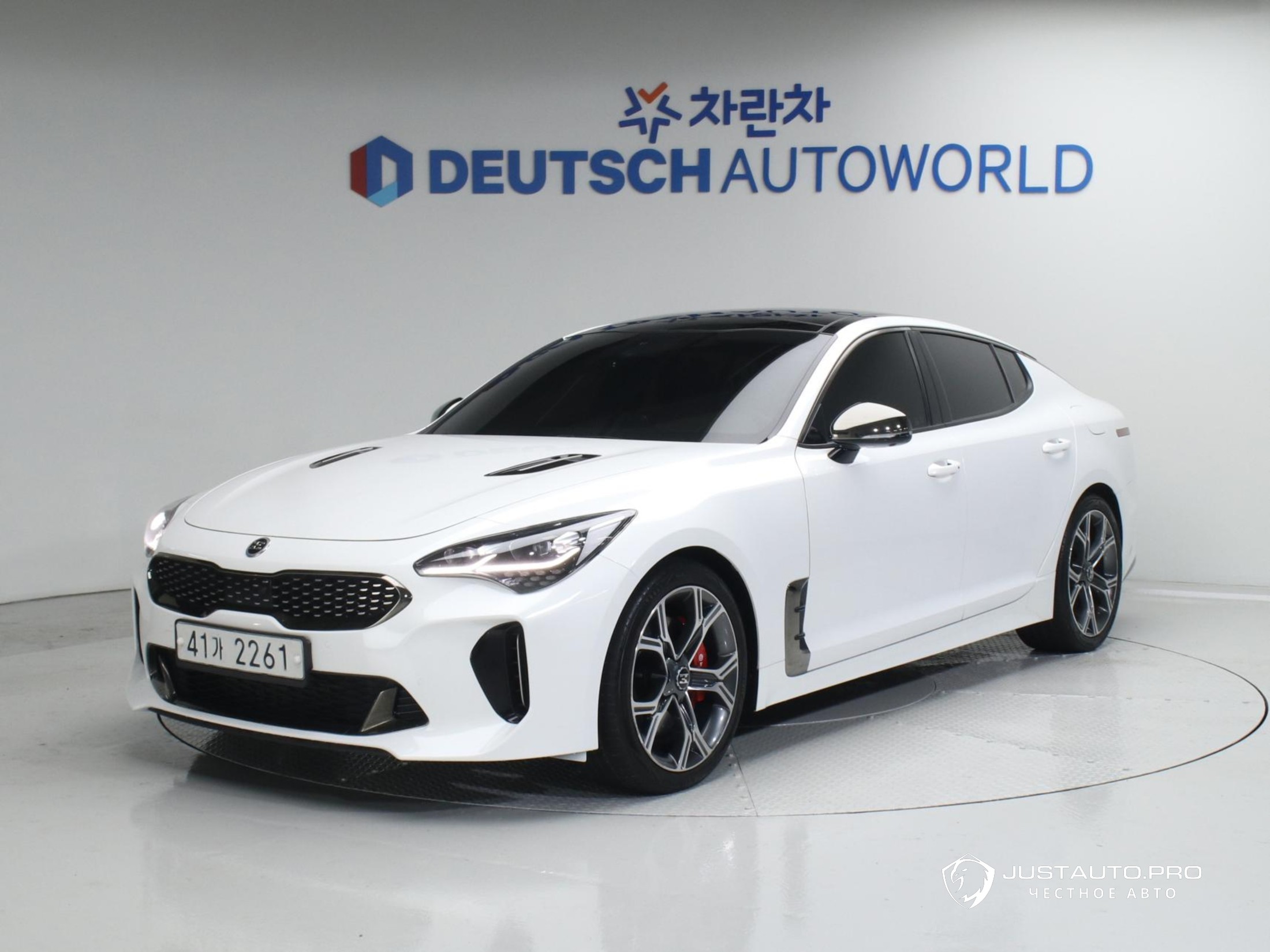 Автомобиль Kia Stinger