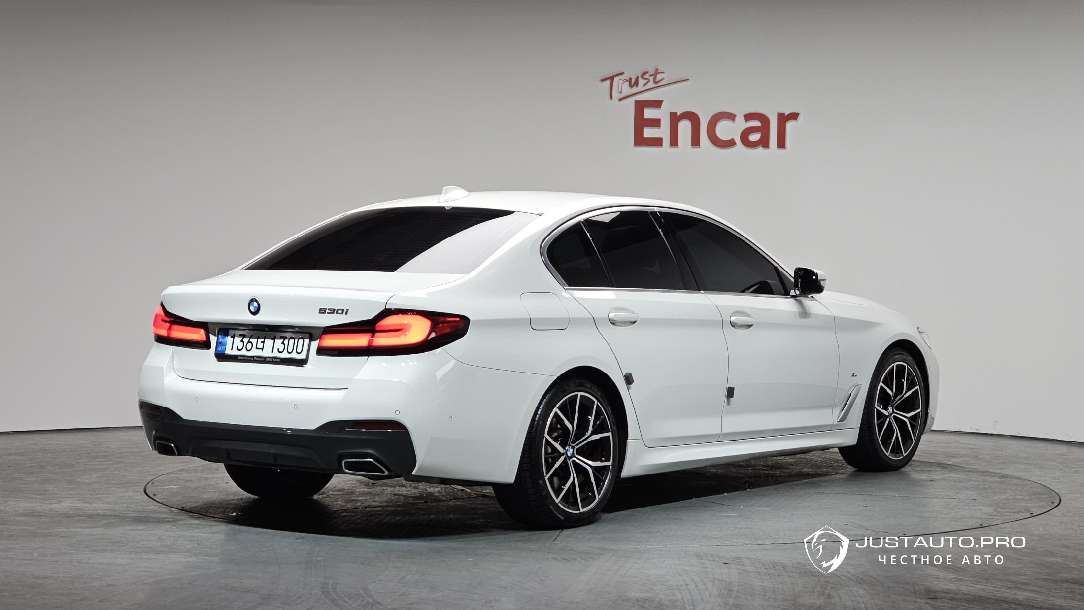 Автомобиль BMW 5-Series