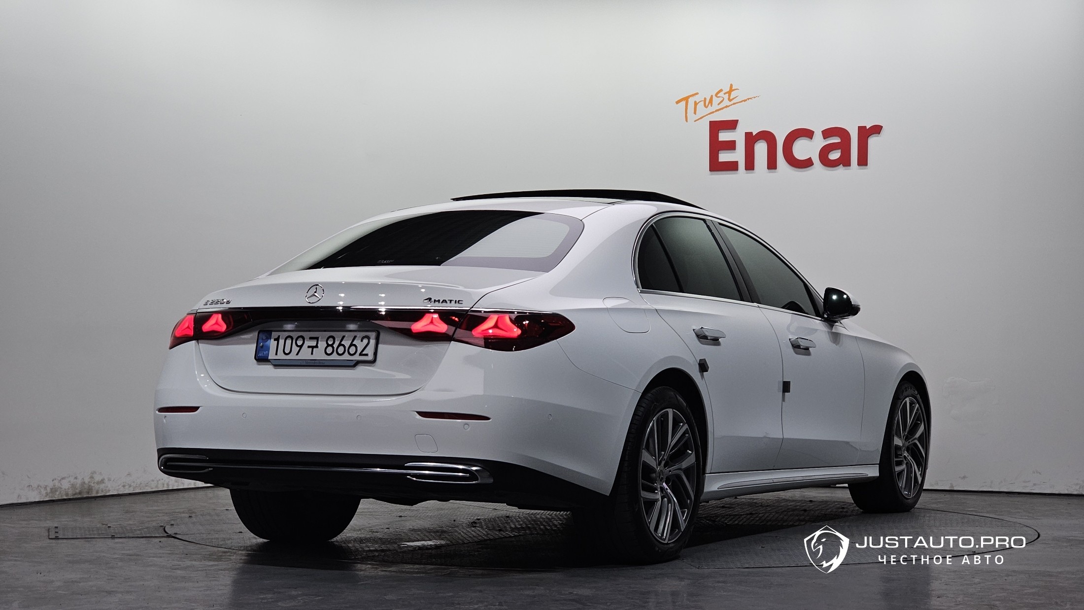 Автомобиль Mercedes-Benz E-Class