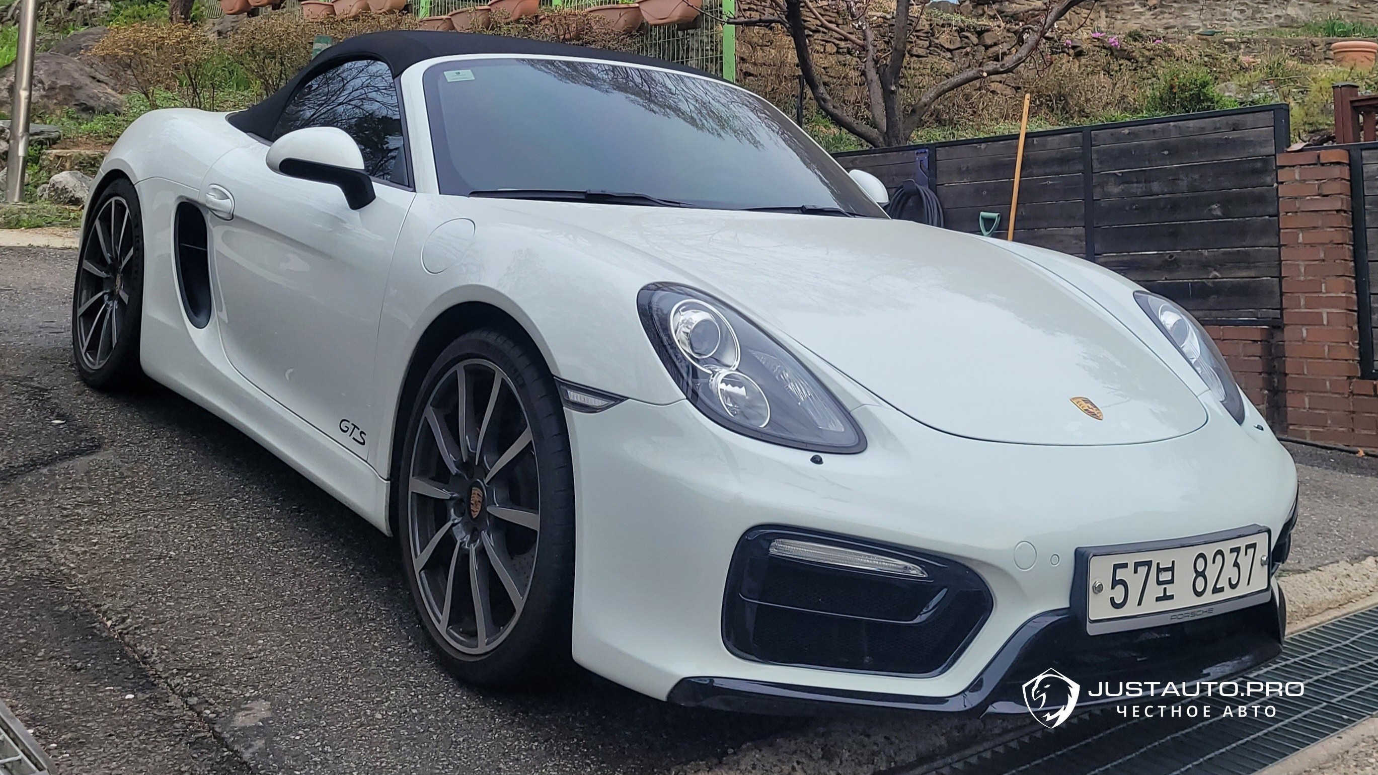 Автомобиль Porsche Boxster