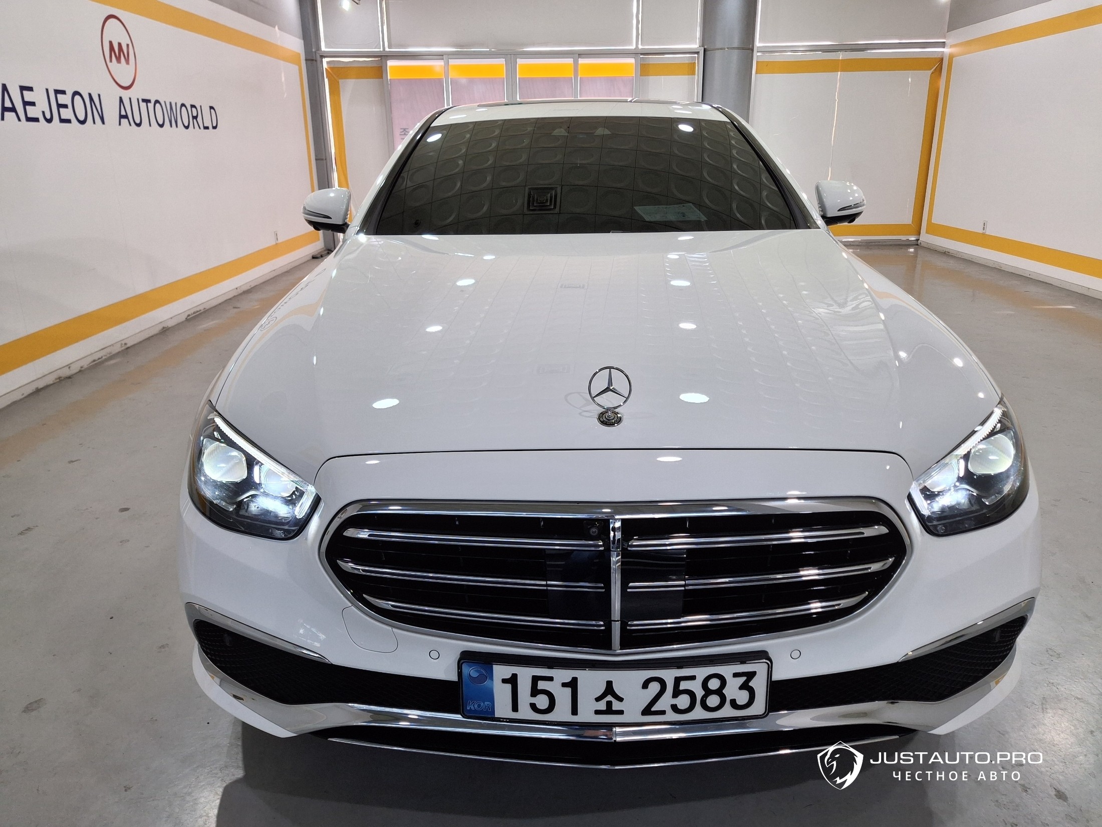 Автомобиль Mercedes-Benz E-Class
