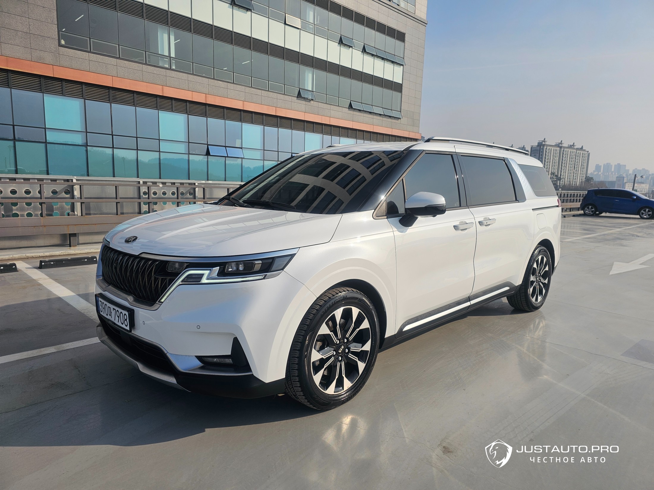 Автомобиль Kia Canival