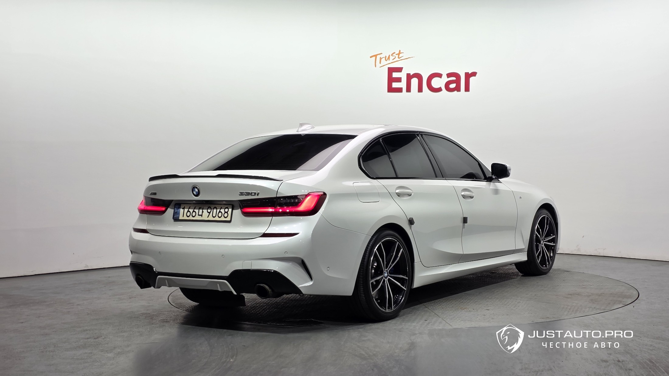 Автомобиль BMW 3-Series